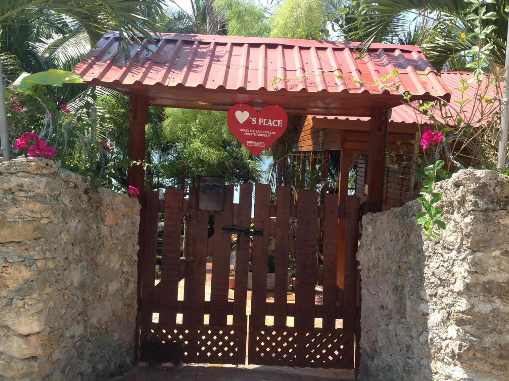 Facade/entrance in Coras Place Bacalar Lagoon front