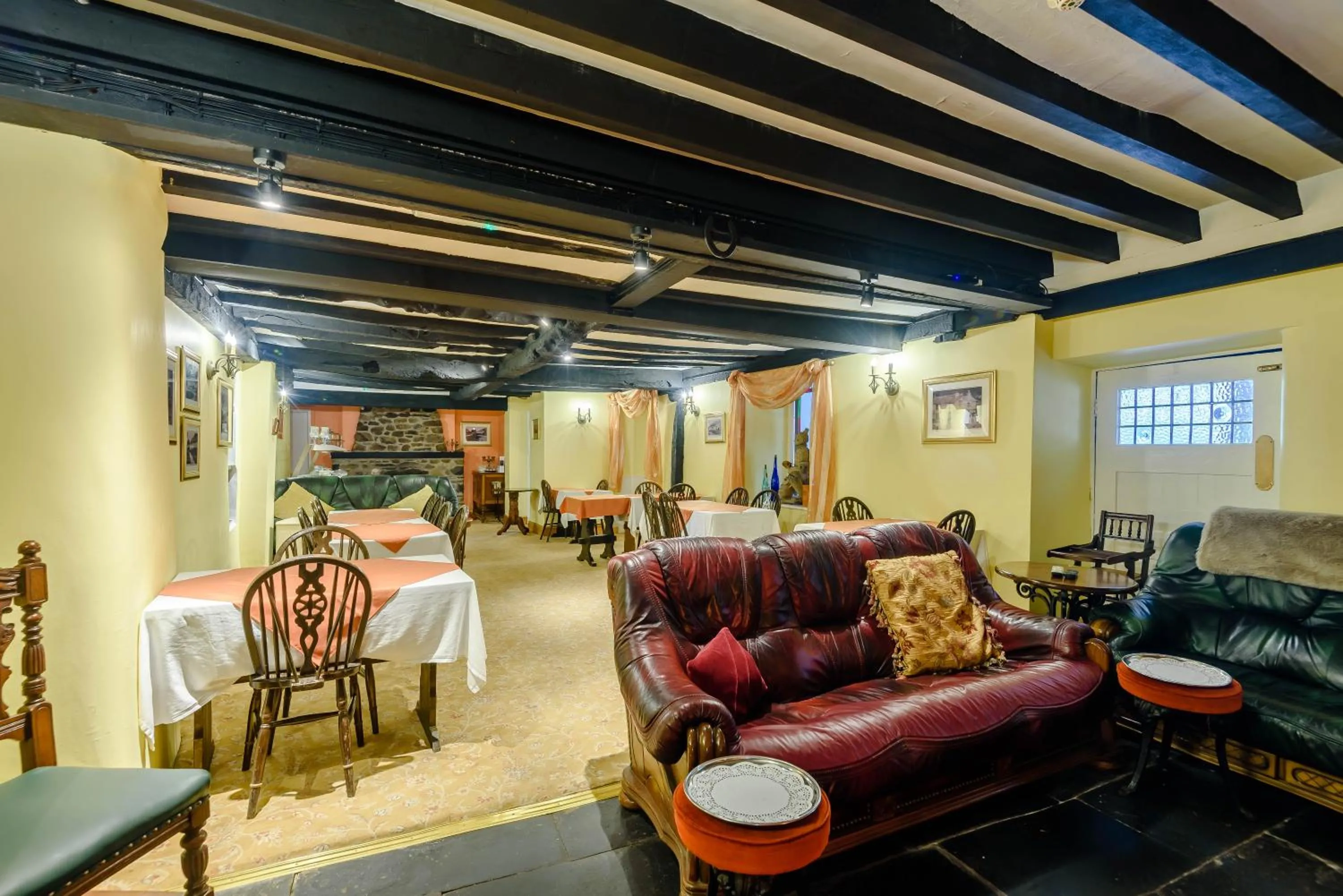 Restaurant/places to eat in Pen-Y-Bont Hotel