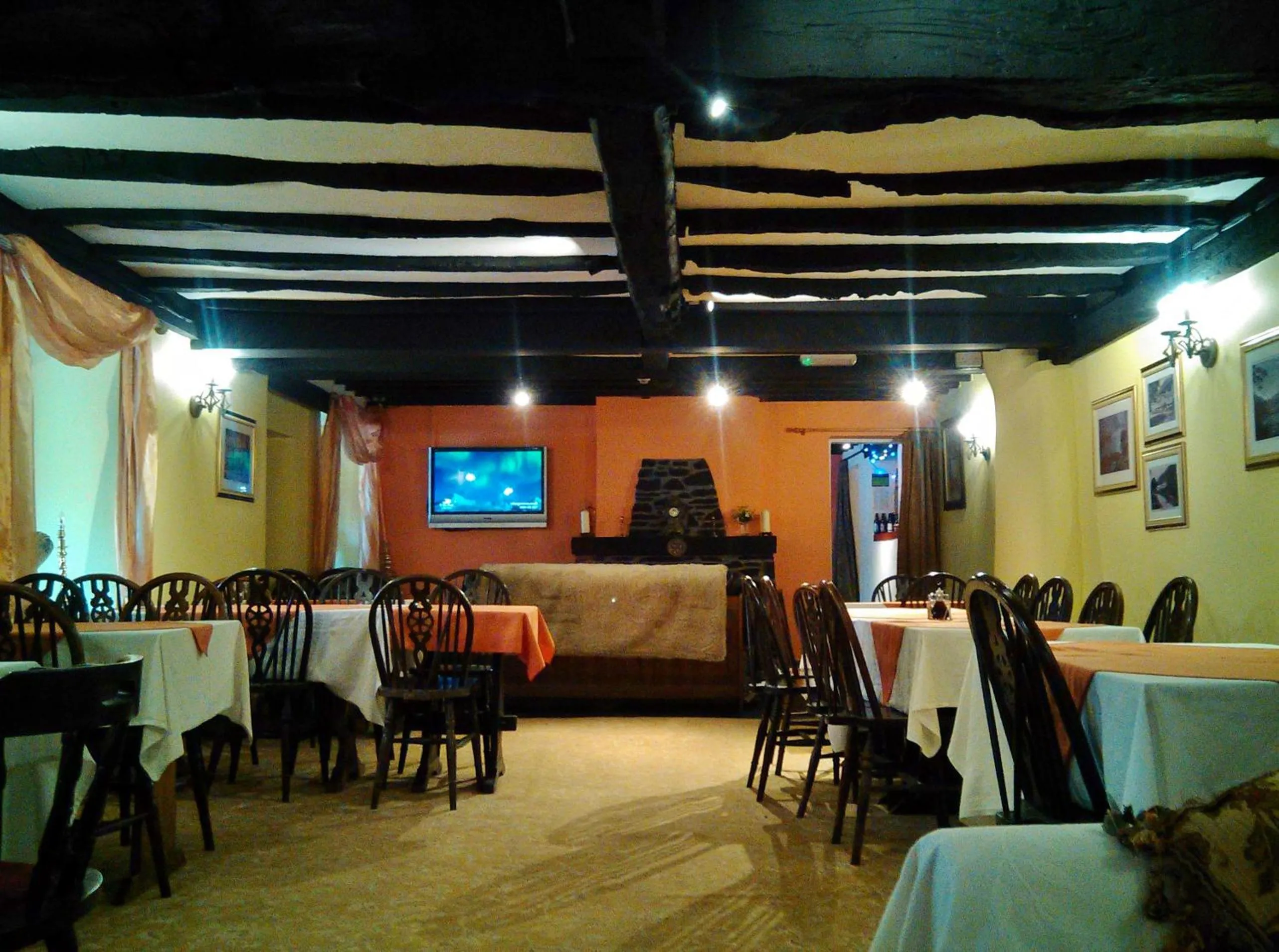 Restaurant/places to eat in Pen-Y-Bont Hotel