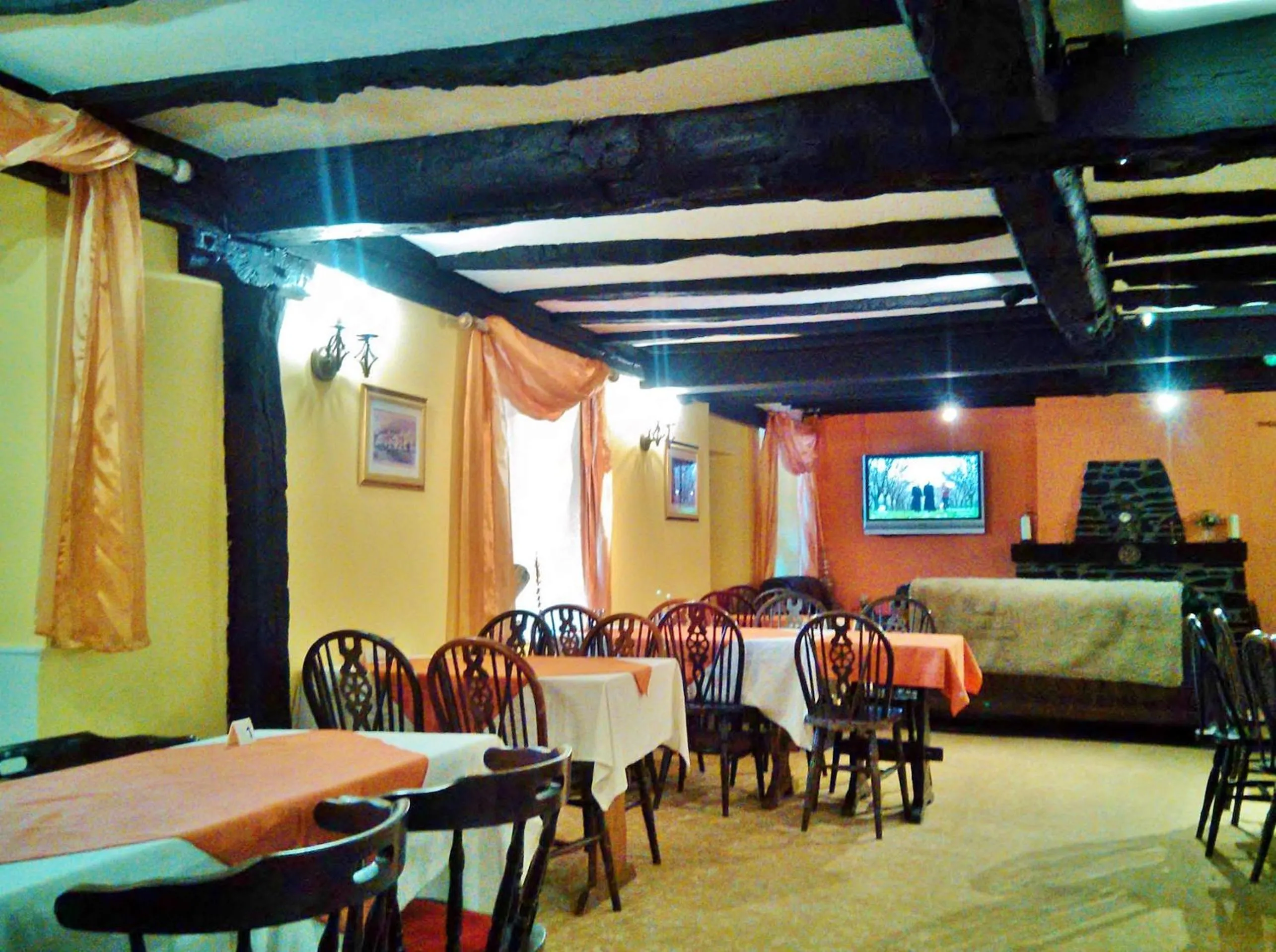 Restaurant/places to eat in Pen-Y-Bont Hotel