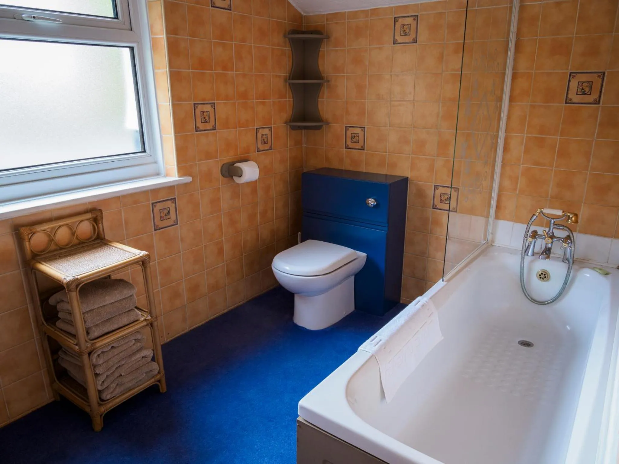 Toilet in Pen-Y-Bont Hotel