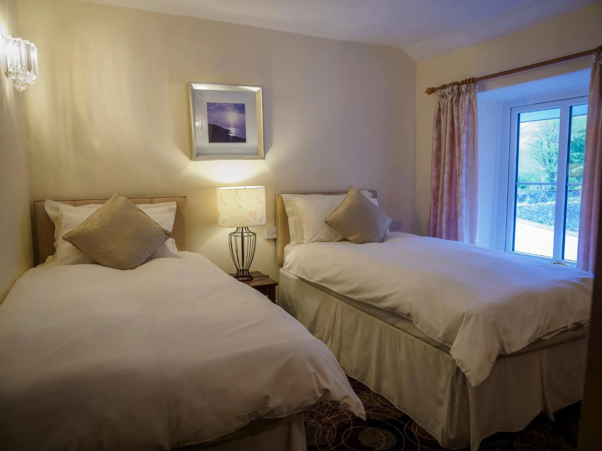 Bedroom, Bed in Pen-Y-Bont Hotel