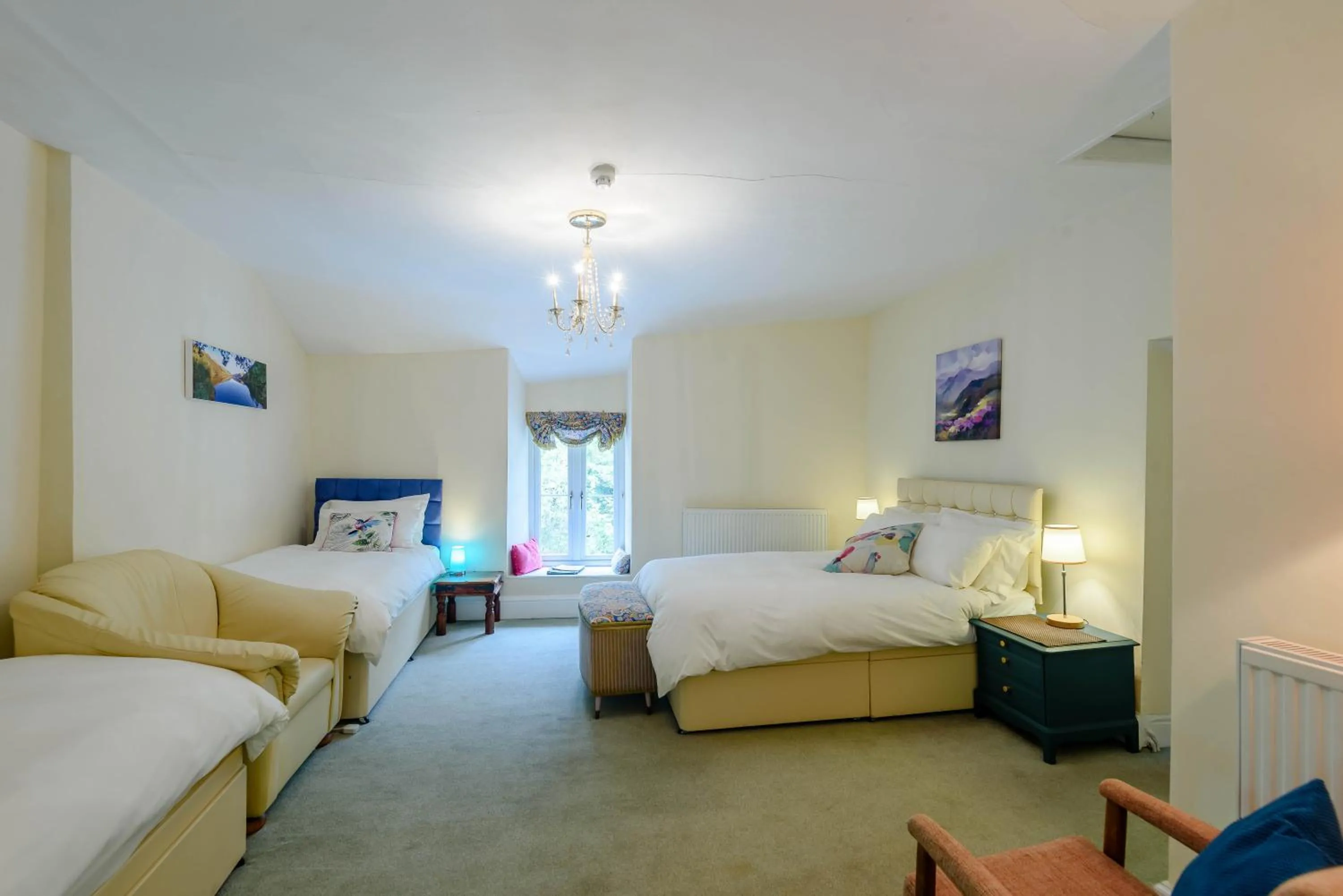 Bedroom, Bed in Pen-Y-Bont Hotel