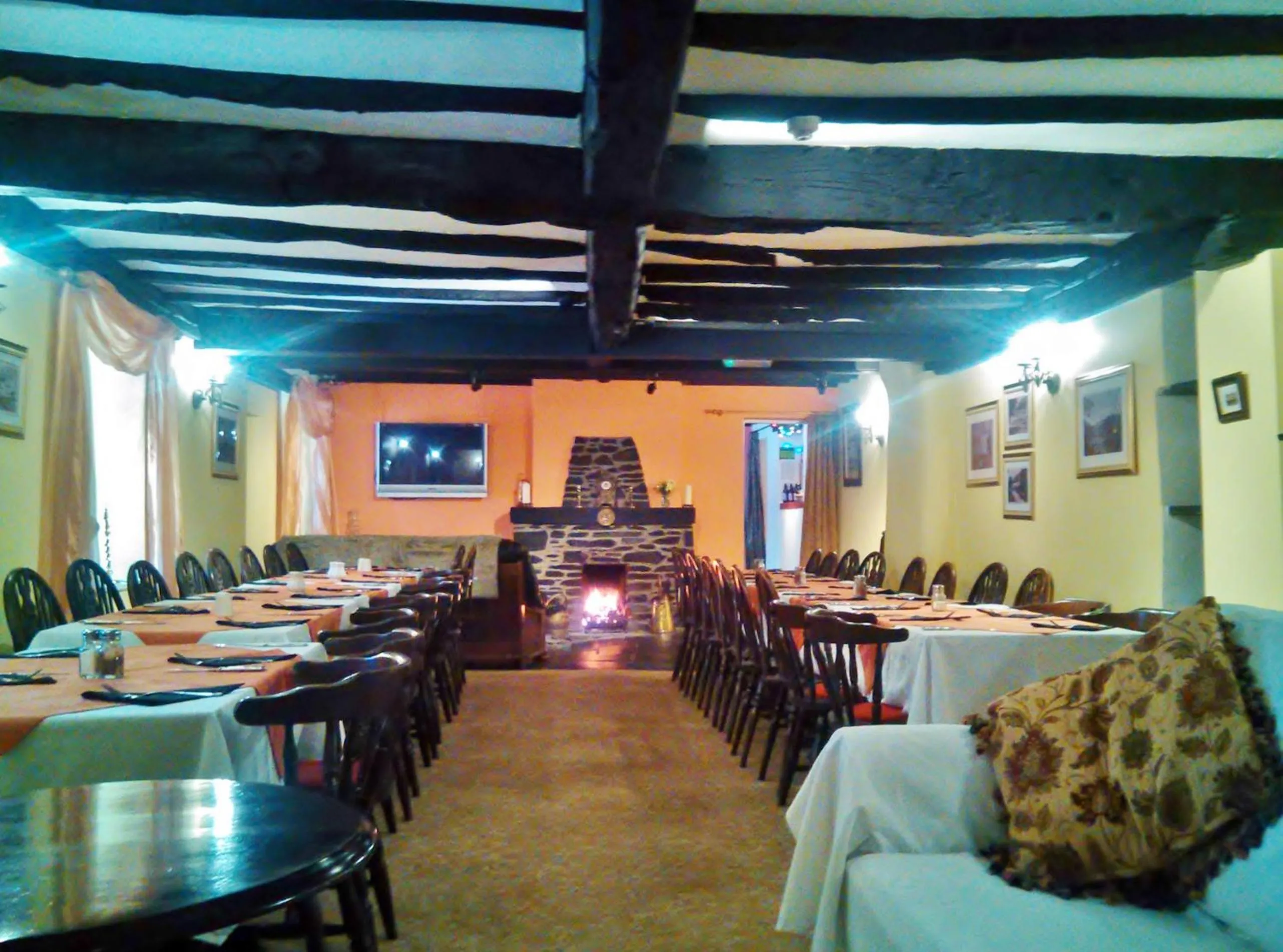 Restaurant/places to eat in Pen-Y-Bont Hotel