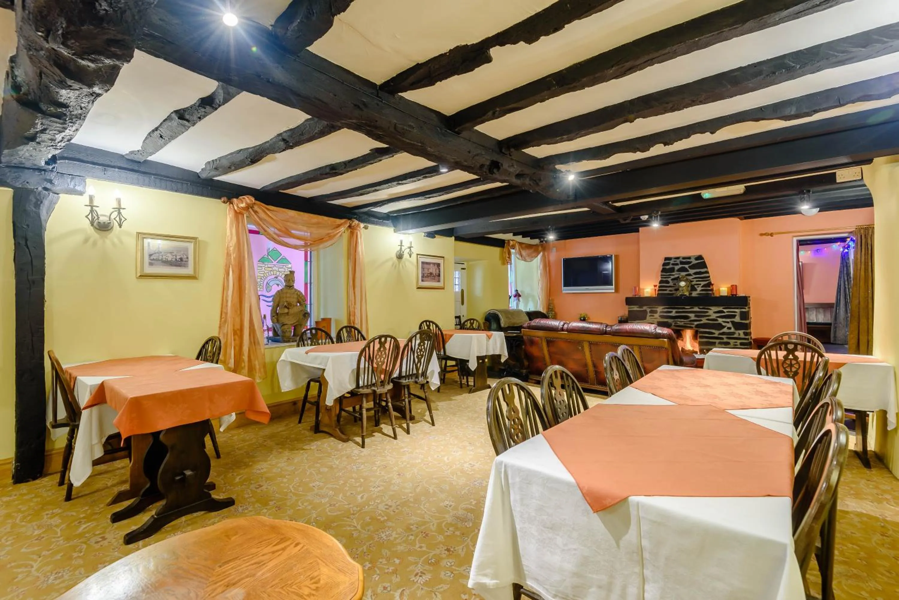 Restaurant/places to eat in Pen-Y-Bont Hotel