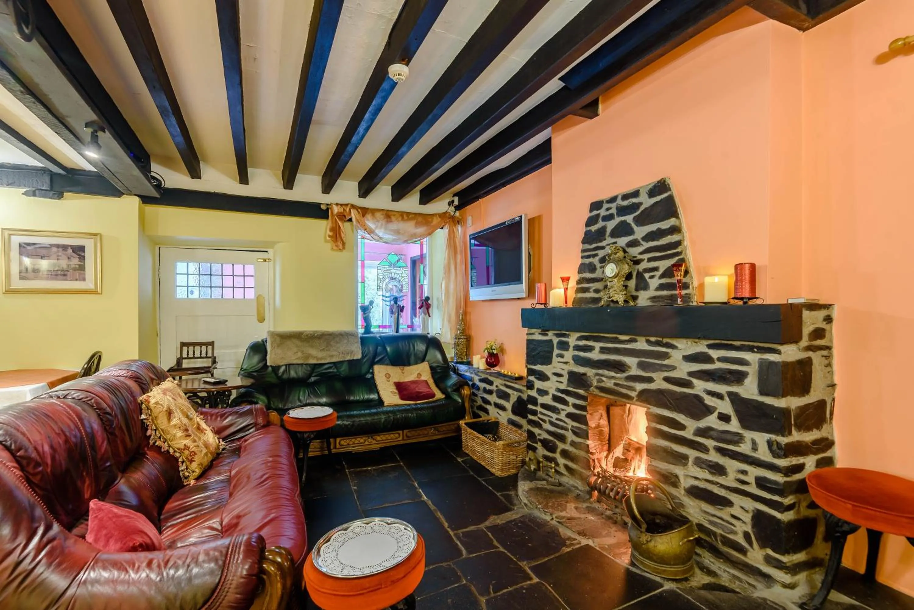 Restaurant/places to eat in Pen-Y-Bont Hotel