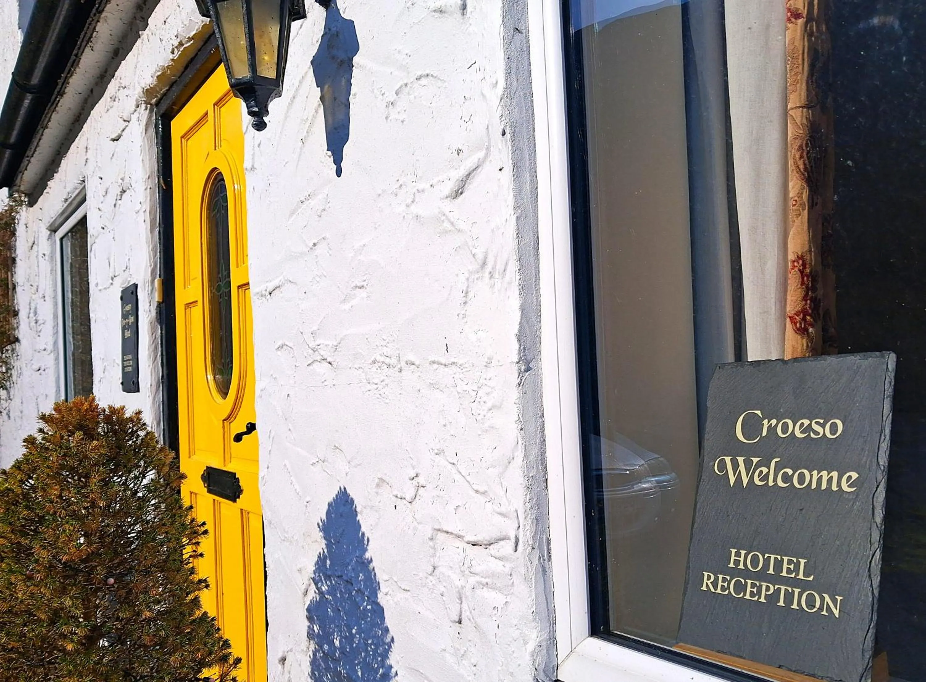 Facade/entrance in Pen-Y-Bont Hotel