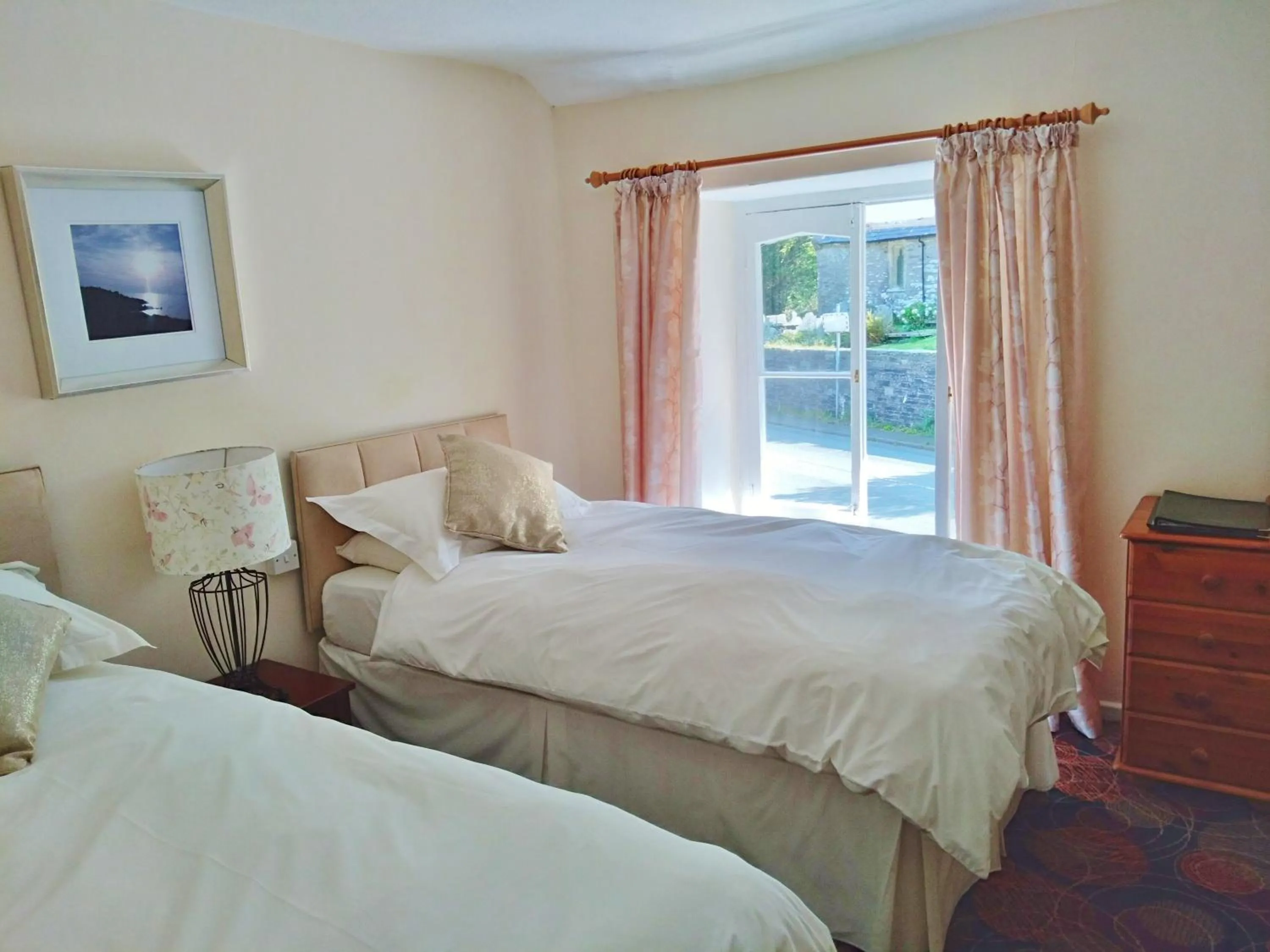 Photo of the whole room, Bed in Pen-Y-Bont Hotel