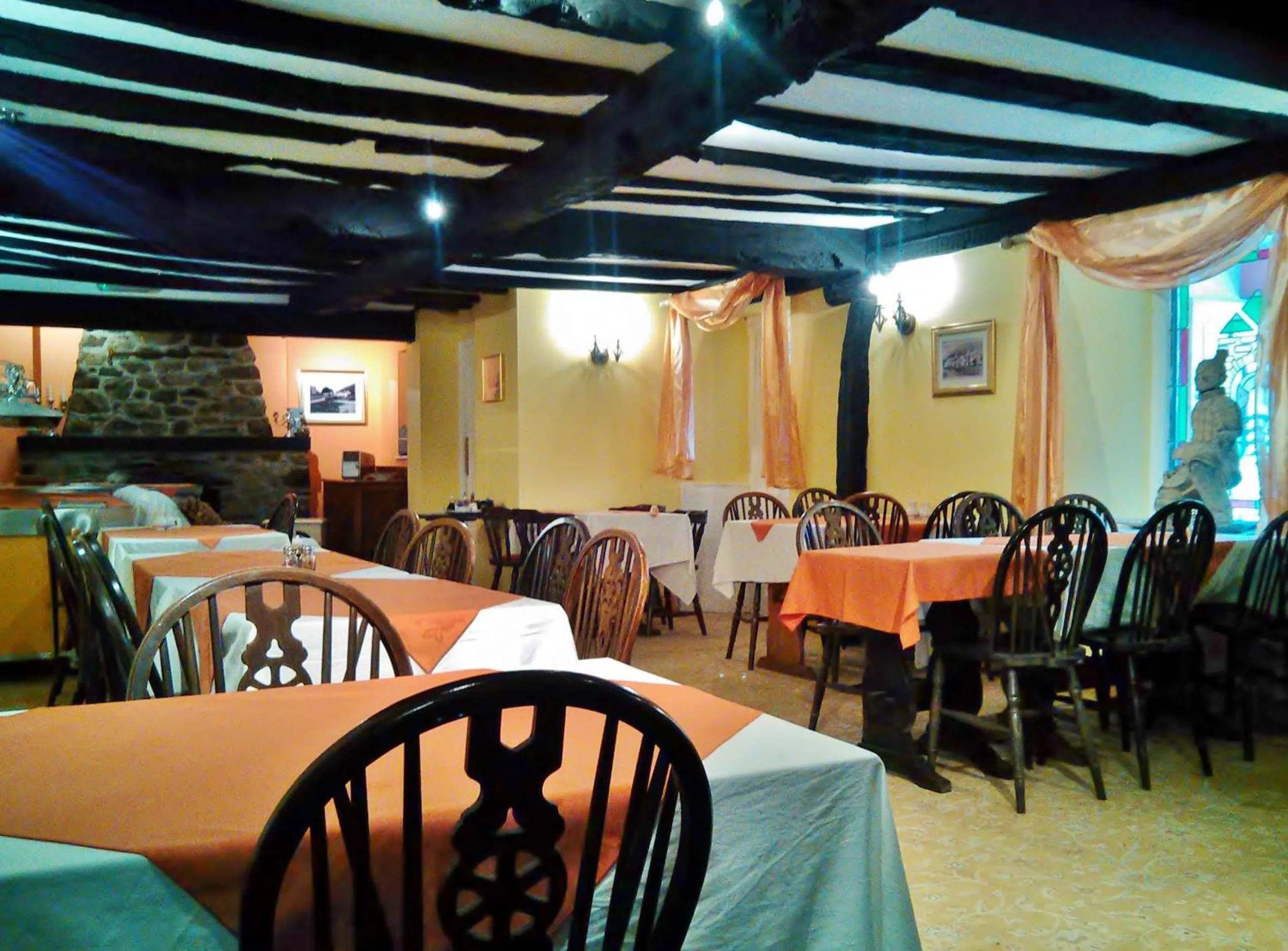 Restaurant/places to eat in Pen-Y-Bont Hotel