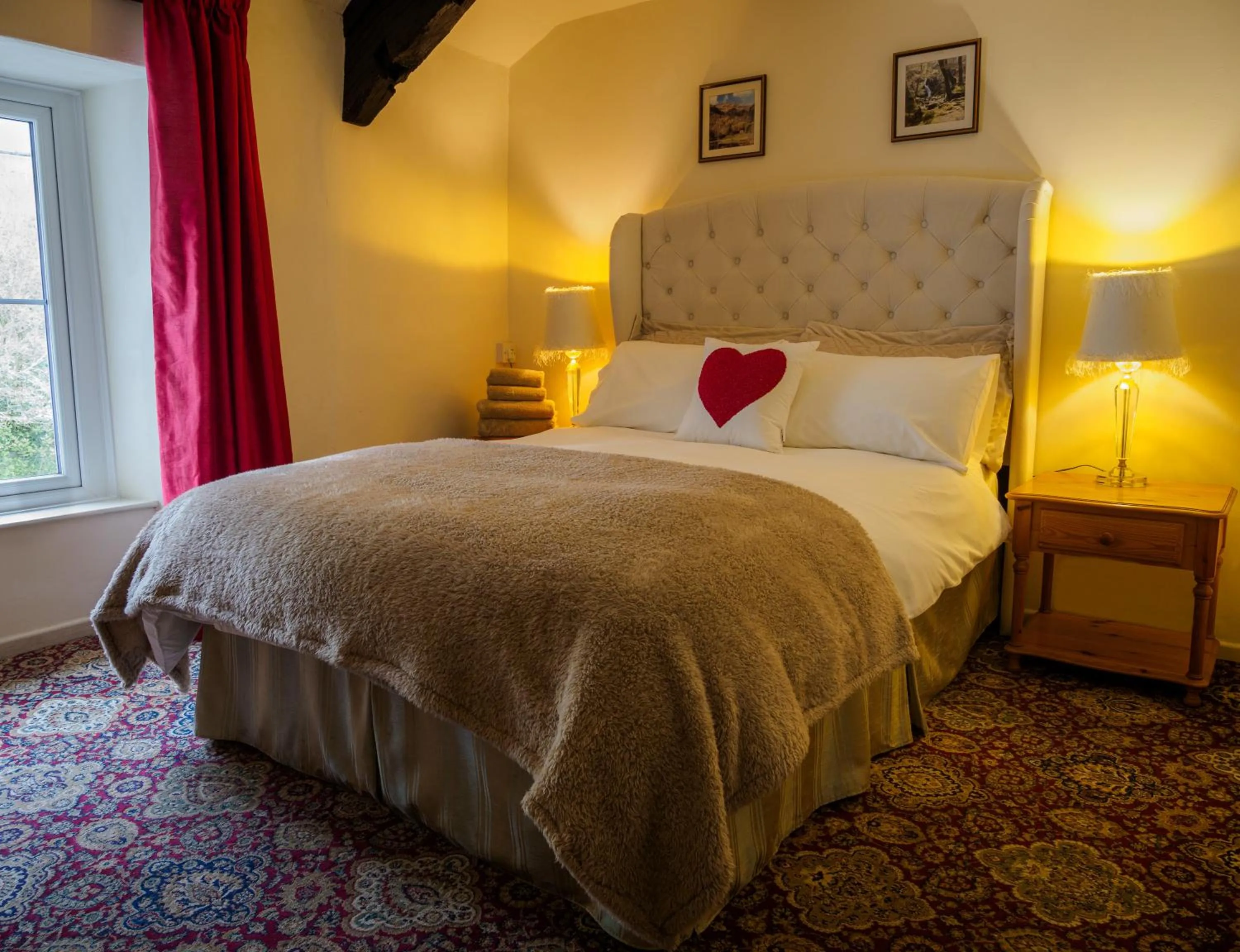 Bedroom, Bed in Pen-Y-Bont Hotel