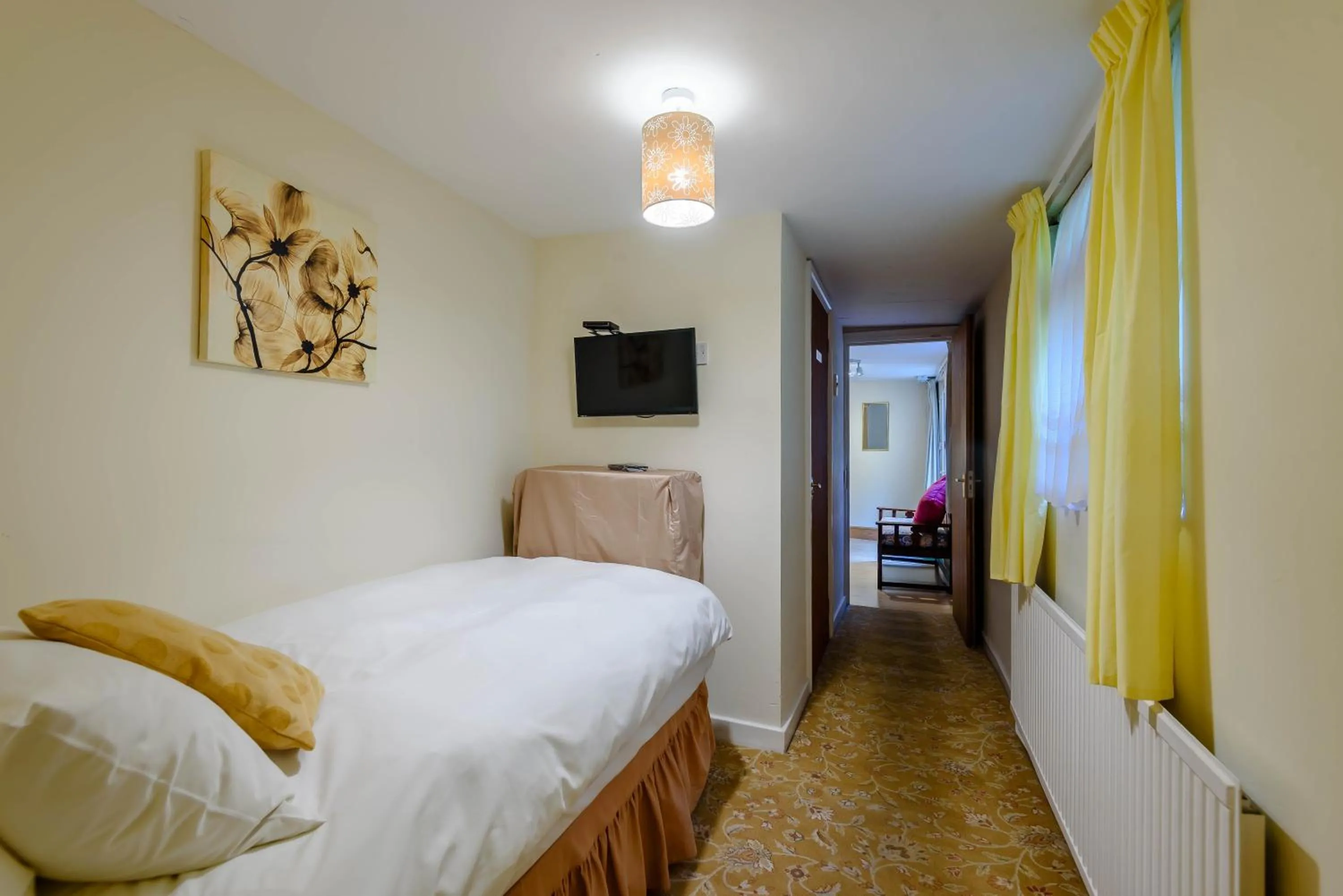 Bedroom, Bed in Pen-Y-Bont Hotel