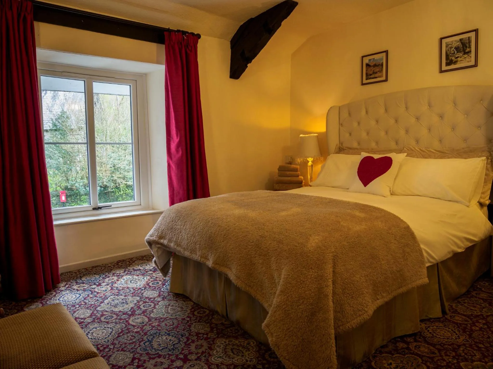 Bedroom, Bed in Pen-Y-Bont Hotel