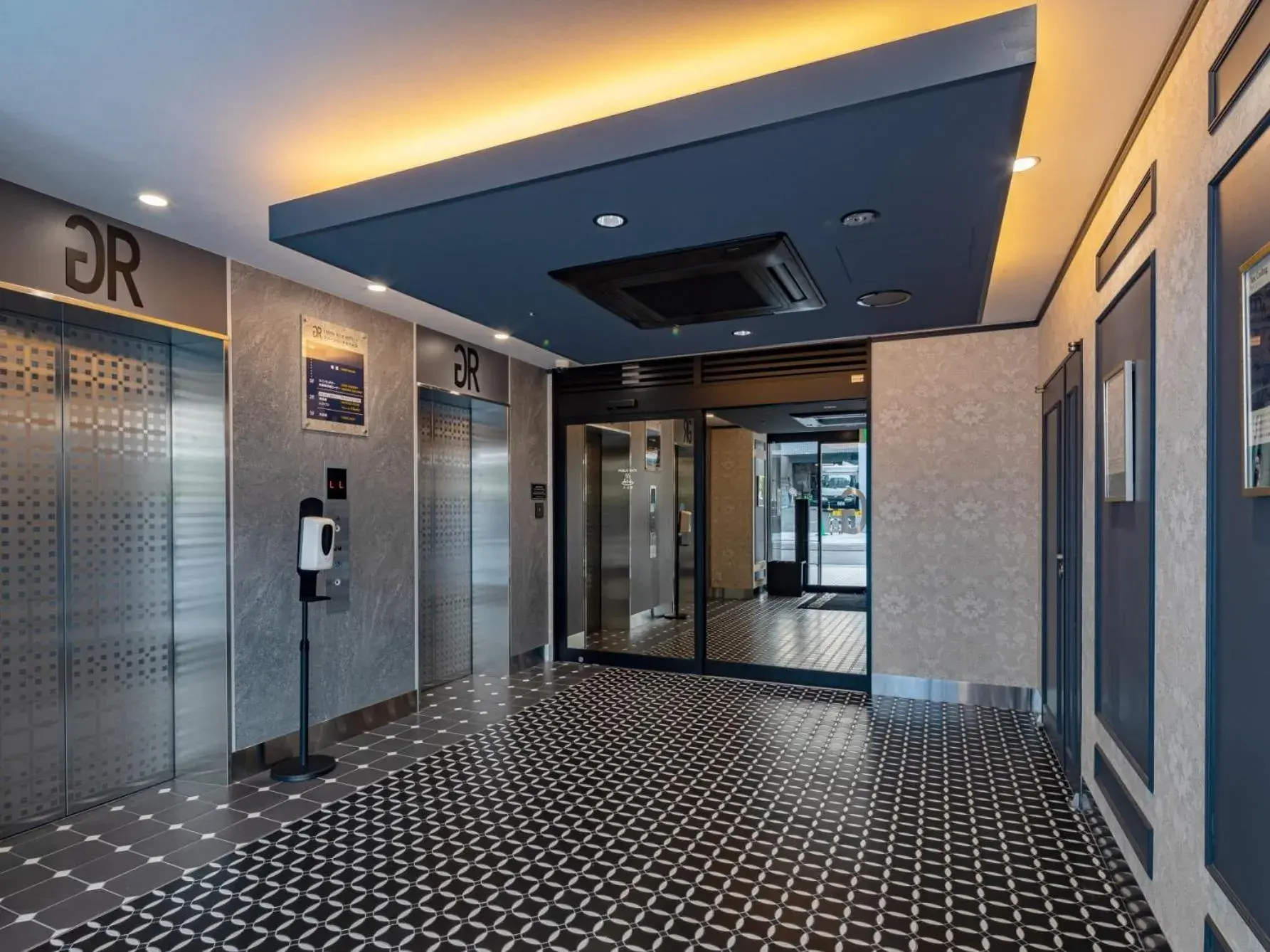 Facade/entrance in Green Rich Hotel Kobe Sannomiya (Artificial hot spring Futamata Yunohana) Facade/entrance in Green Rich Hotel Kobe Sannomiya (Artificial hot spring Futamata Yunohana)