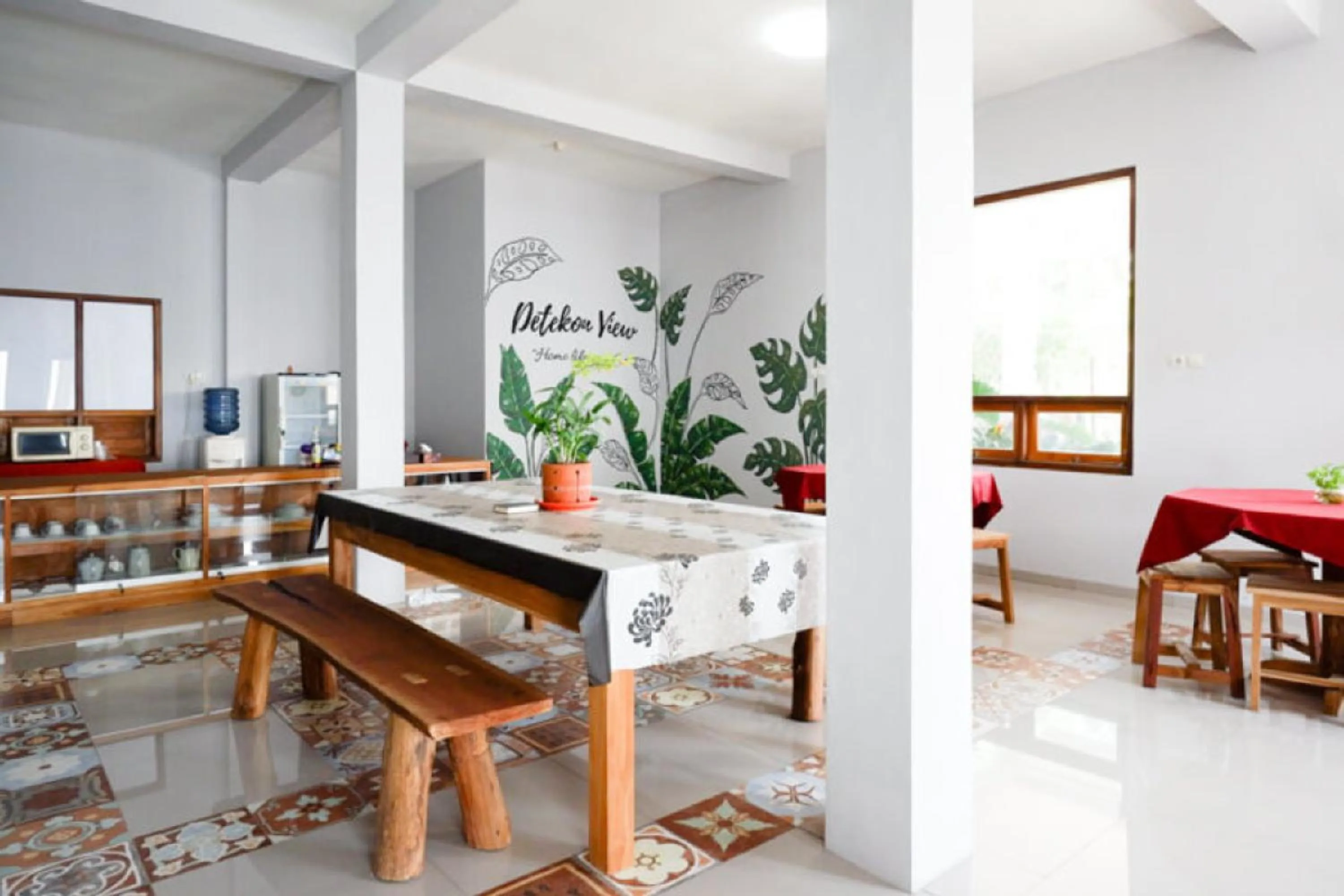 Restaurant/places to eat in RedDoorz Syariah near Kawasan Sam Poo Kong 2