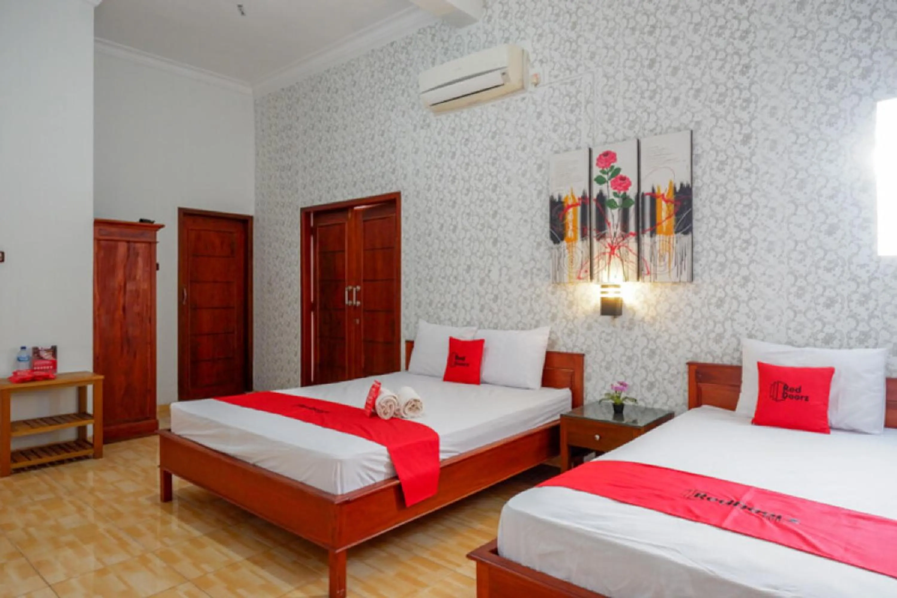 Bedroom, Bed in RedDoorz Syariah near Kawasan Sam Poo Kong 2