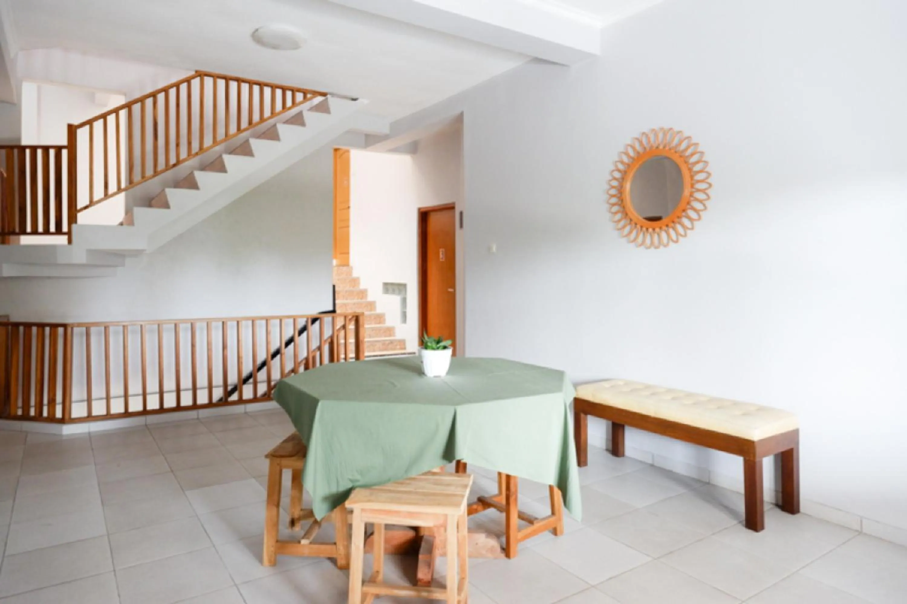 Dining area in RedDoorz Syariah near Kawasan Sam Poo Kong 2