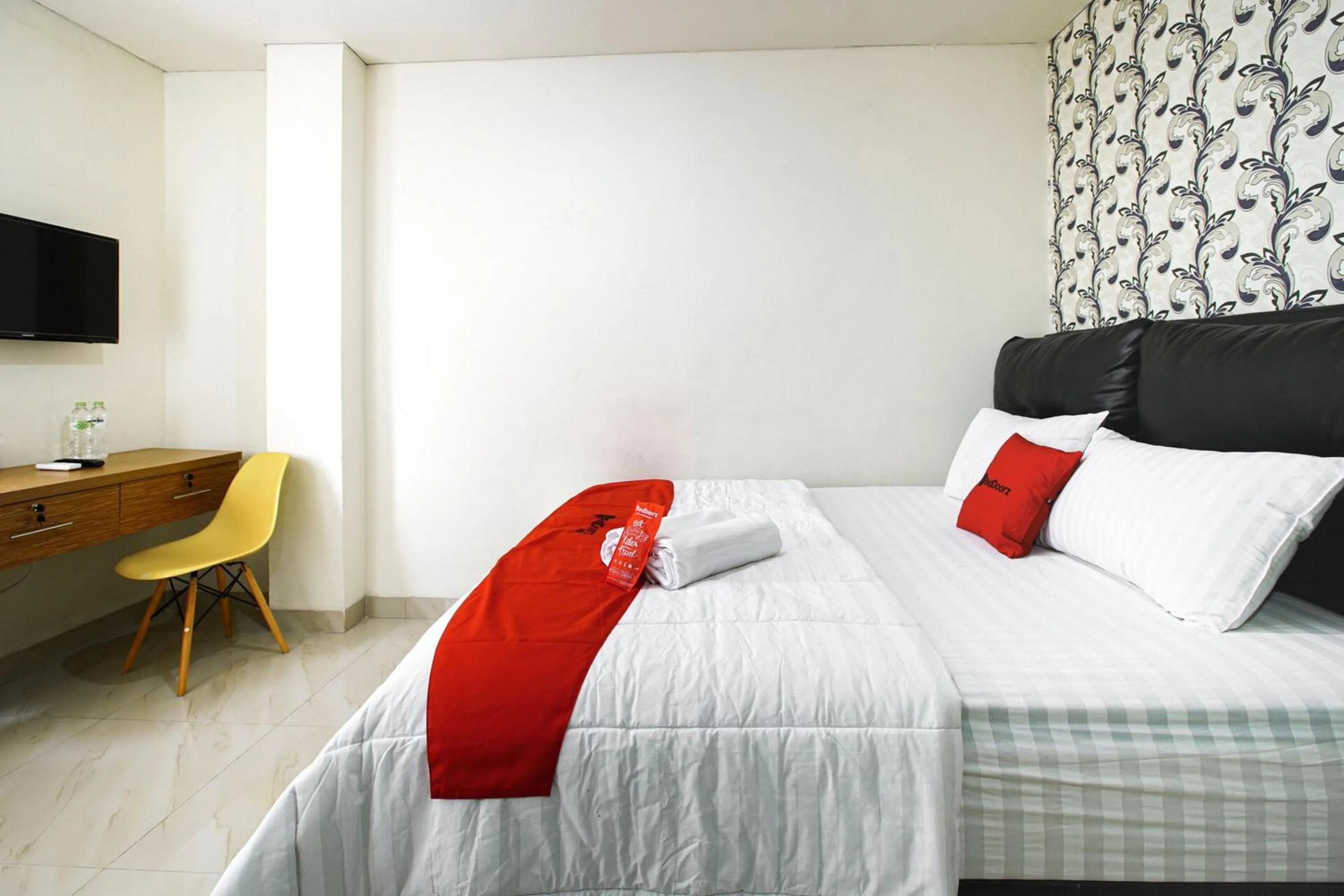 Bed in RedDoorz near Palembang Trade Center 3