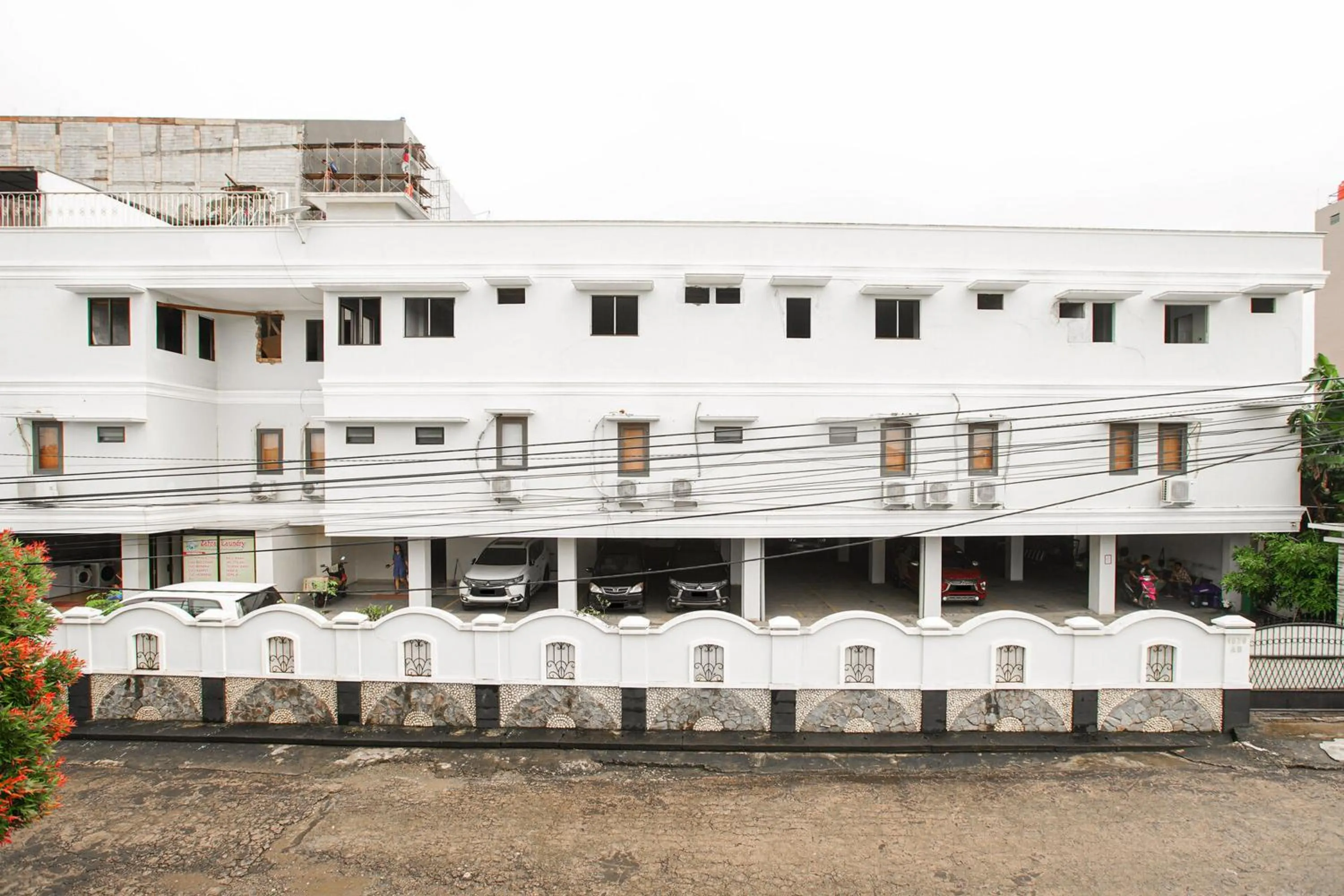 Property building in RedDoorz near Palembang Trade Center 3