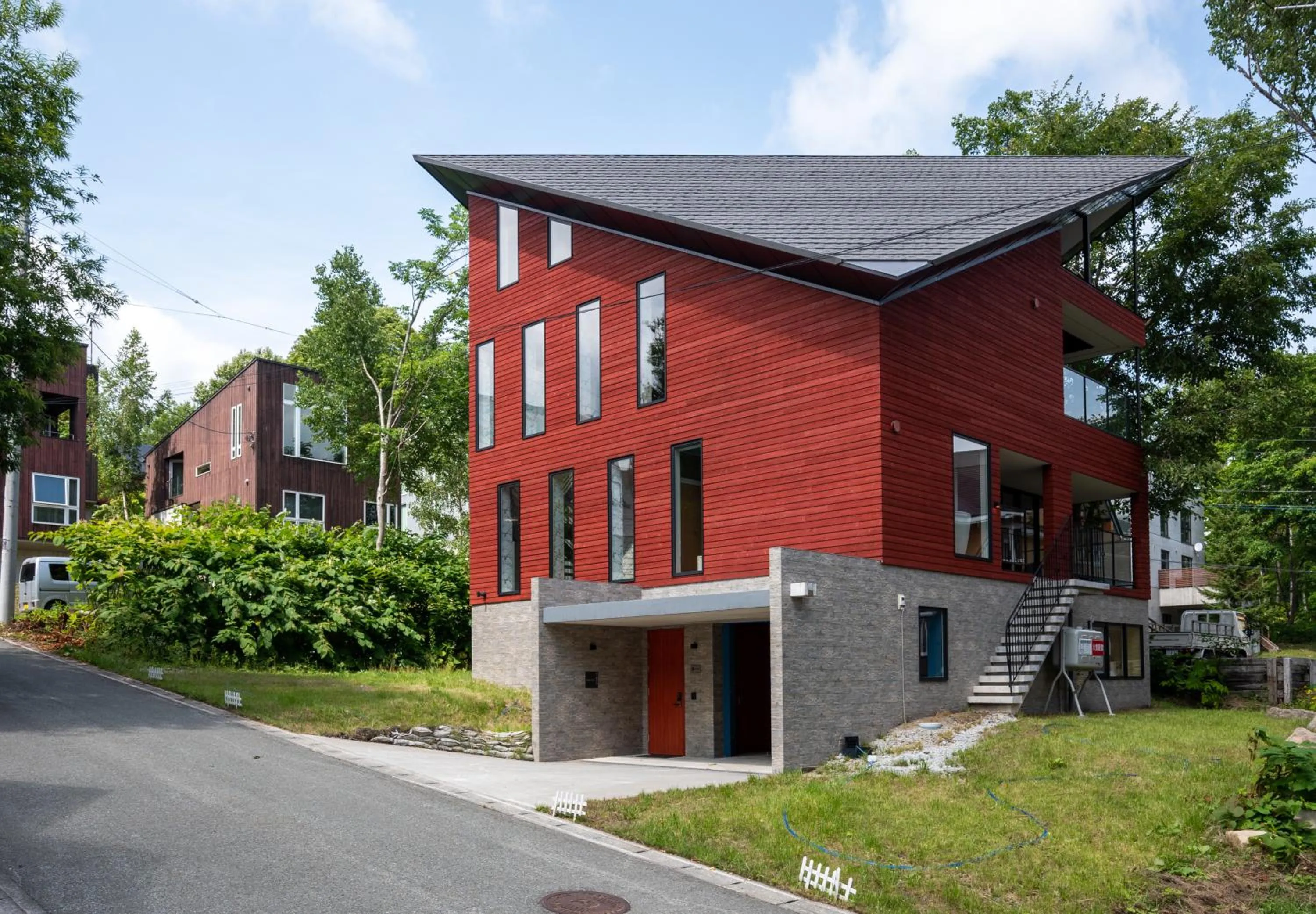 Property building in Kitsune House by H2 Life