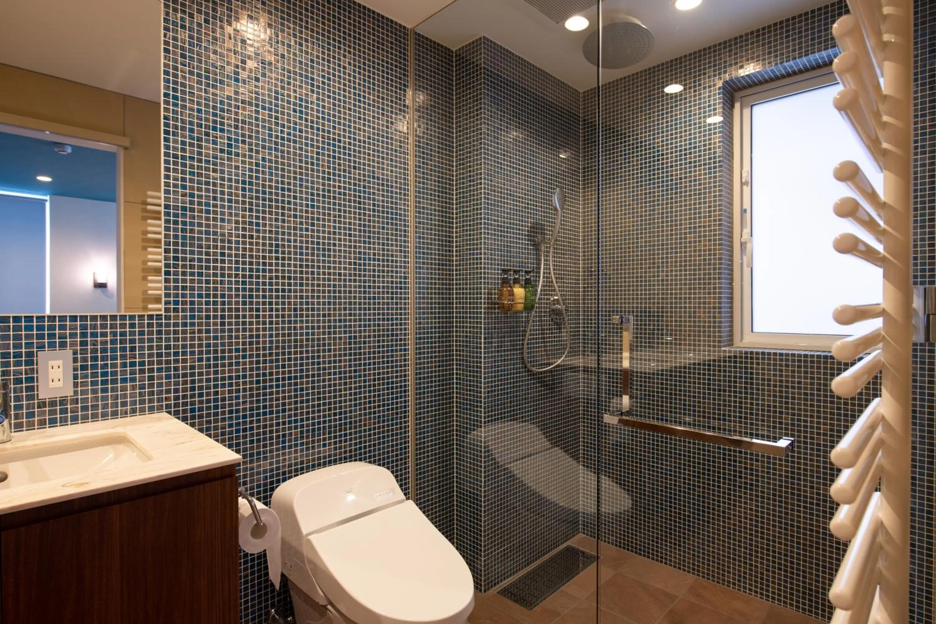 Bathroom in Kitsune House by H2 Life