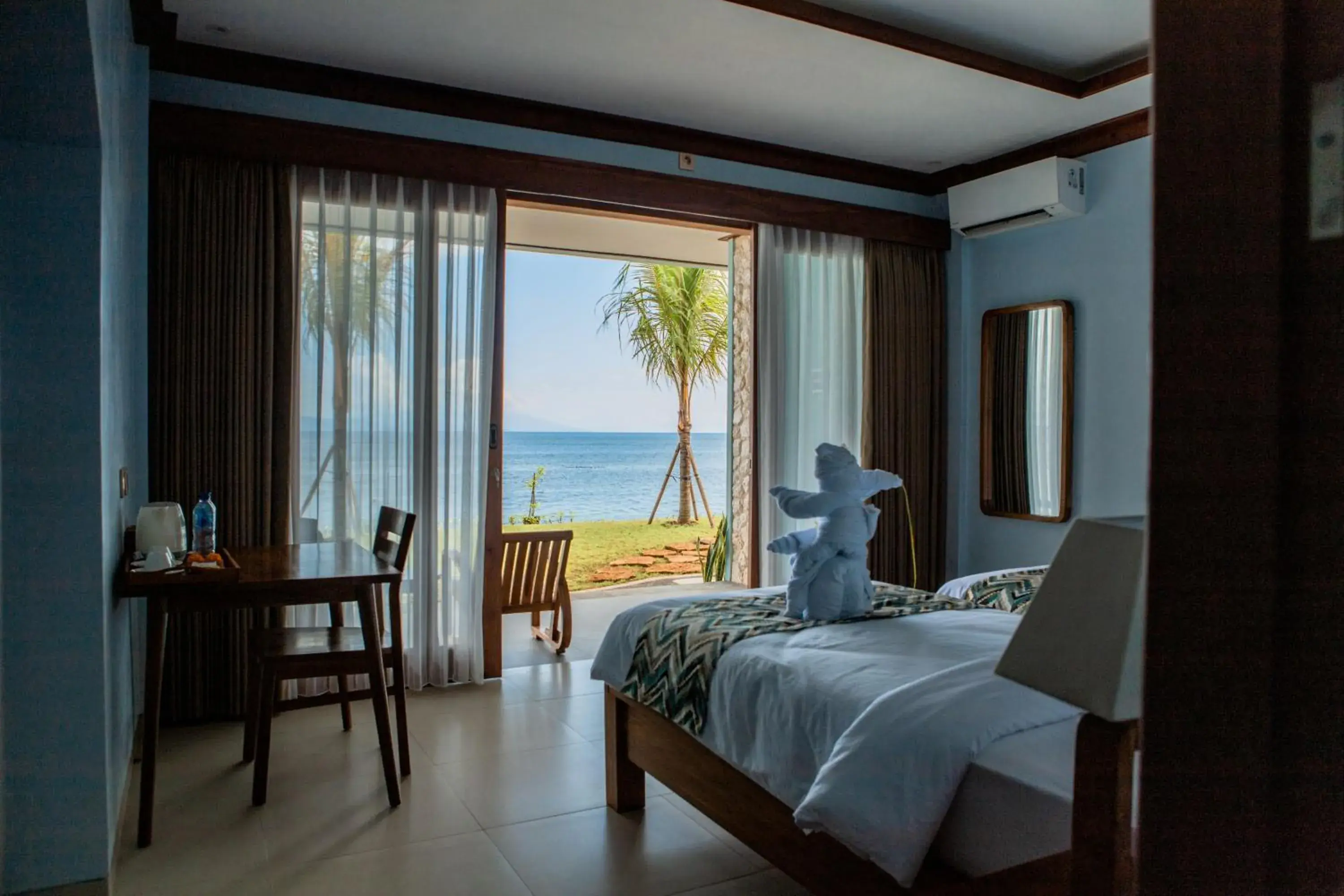 Bed in Blue Harbor Beachfront Villas & Resto Bed in Blue Harbor Beachfront Villas & Resto
