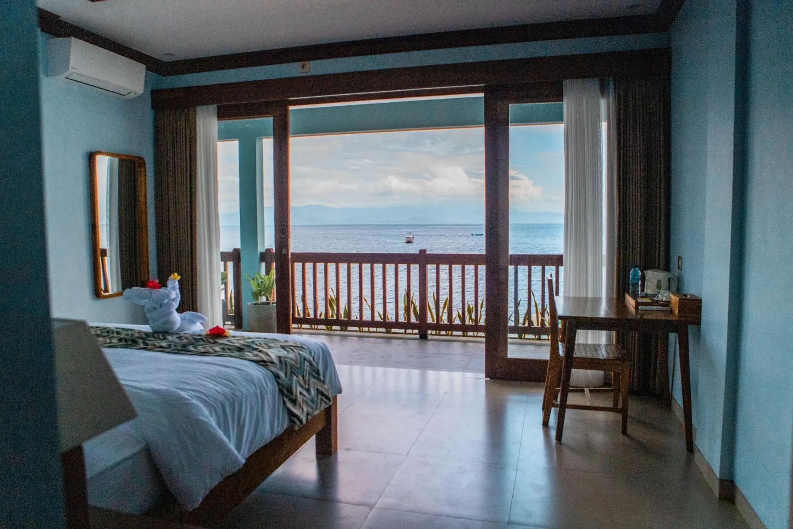 Bed in Blue Harbor Beachfront Villas & Resto Bed in Blue Harbor Beachfront Villas & Resto