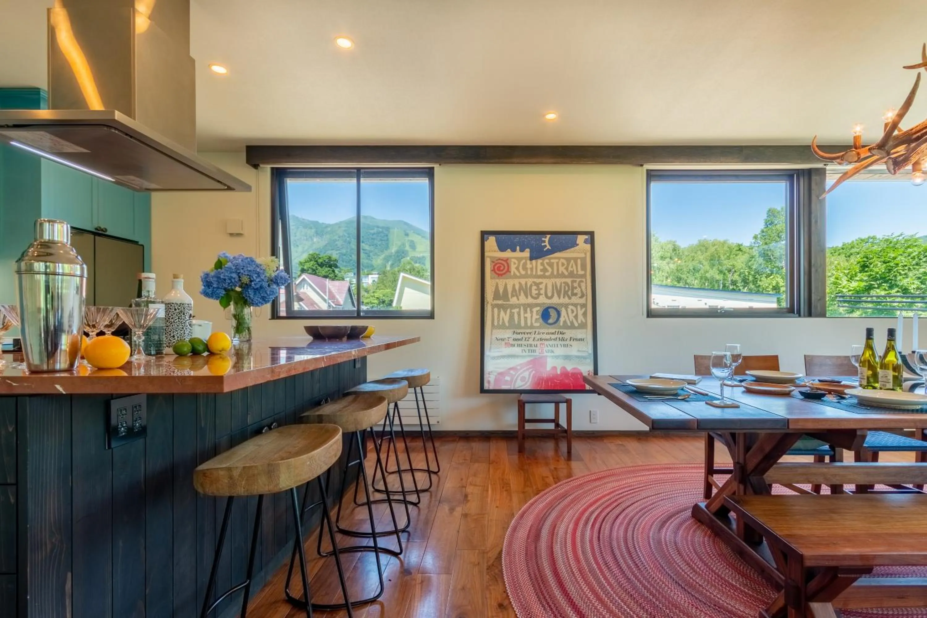 Dining area in Gustav's Hideaway by H2 Life
