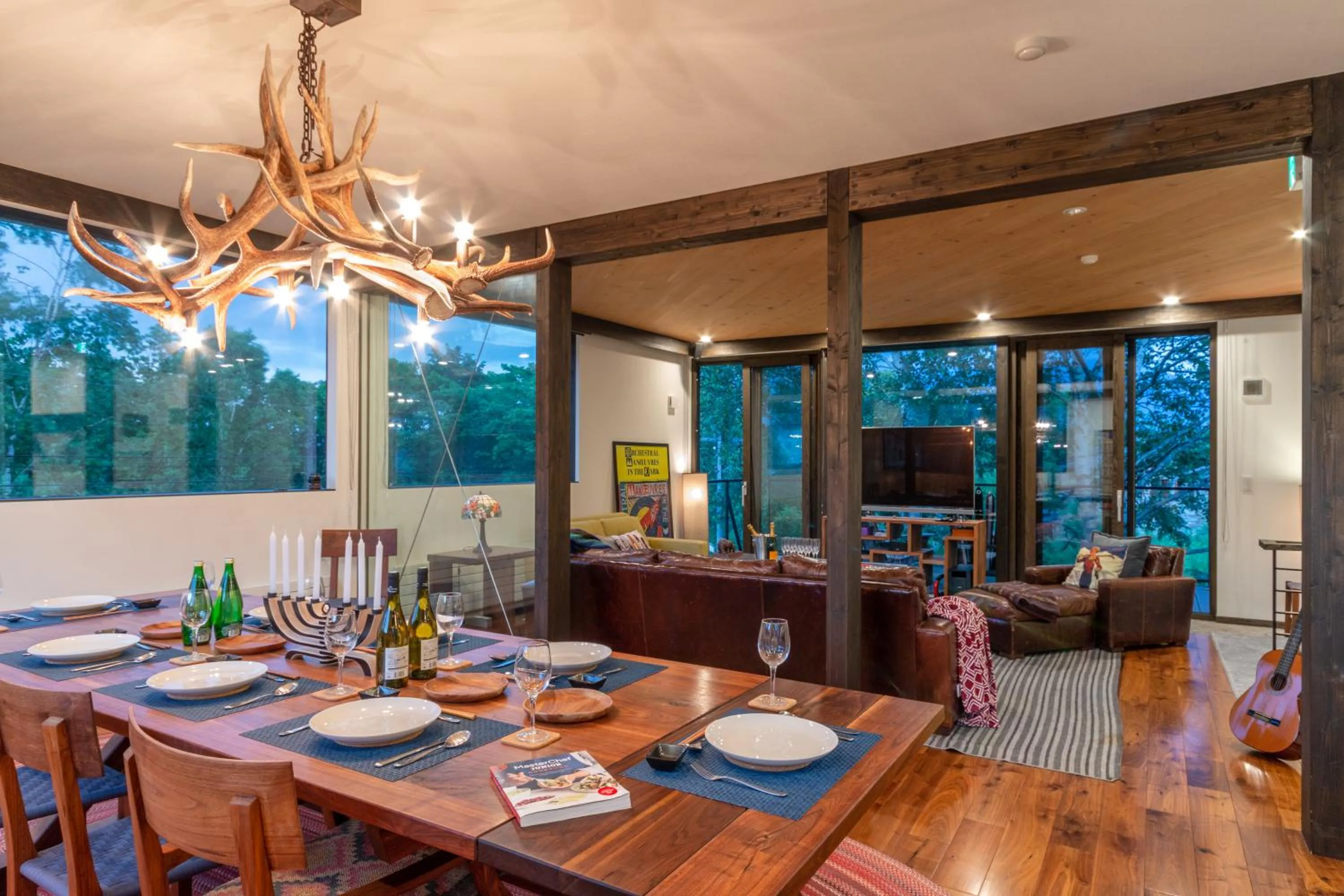 Dining area in Gustav's Hideaway by H2 Life