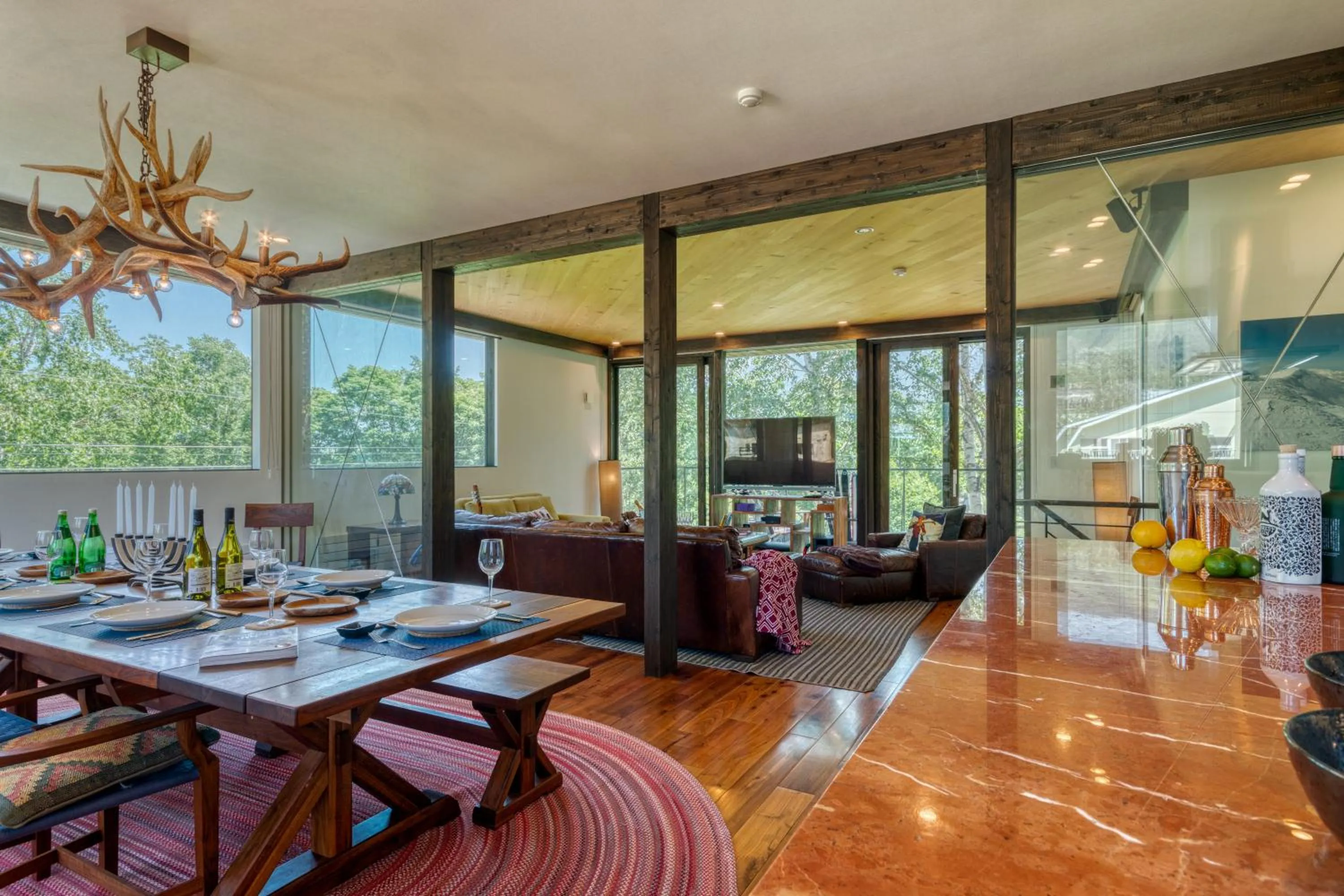 Dining area in Gustav's Hideaway by H2 Life