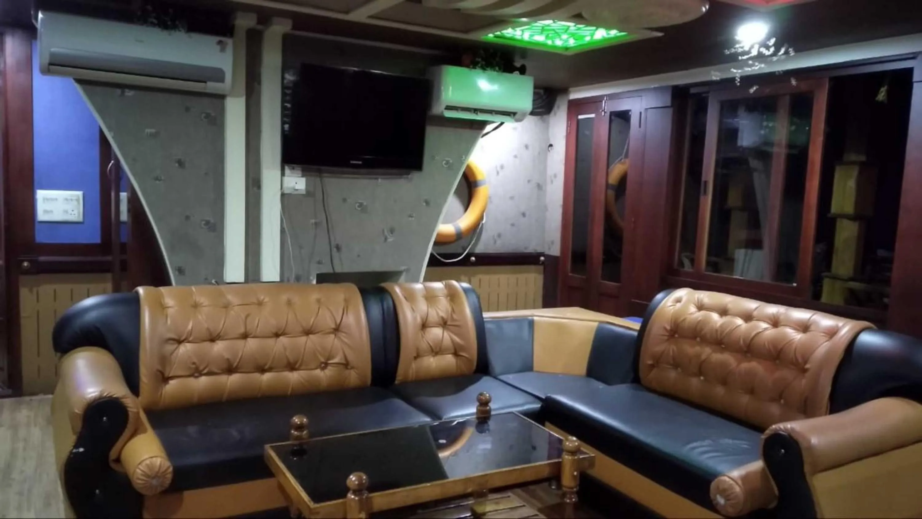 Living room in Cosy Premium Houseboats