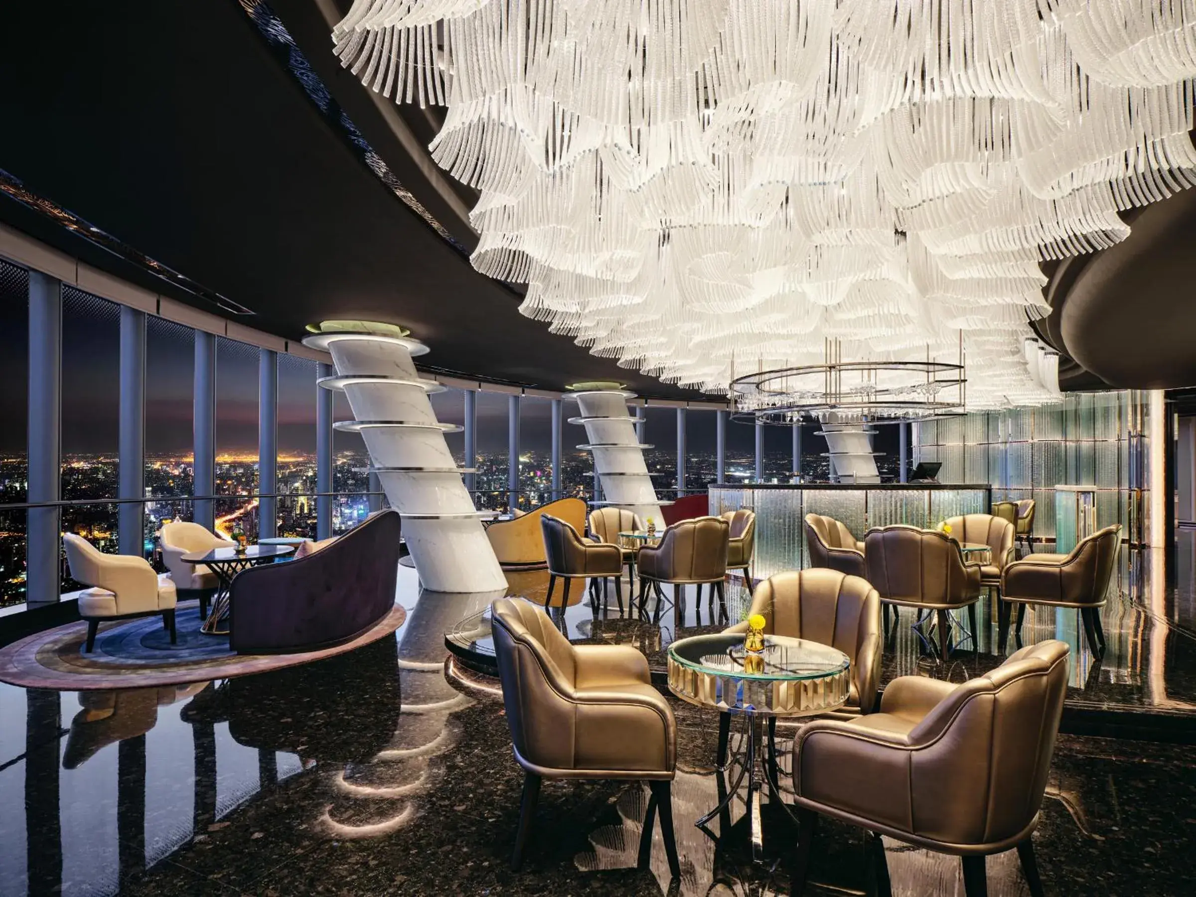 Restaurant/places to eat in J Hotel, Shanghai Tower - Above All Else, Overlooking the Bund Restaurant/places to eat in J Hotel, Shanghai Tower - Above All Else, Overlooking the Bund