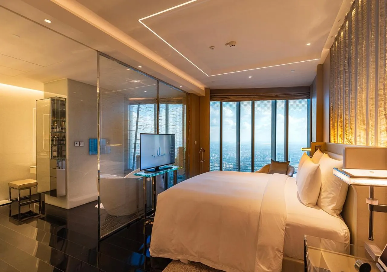 Bedroom, Bed in J Hotel, Shanghai Tower - Above All Else, Overlooking the Bund