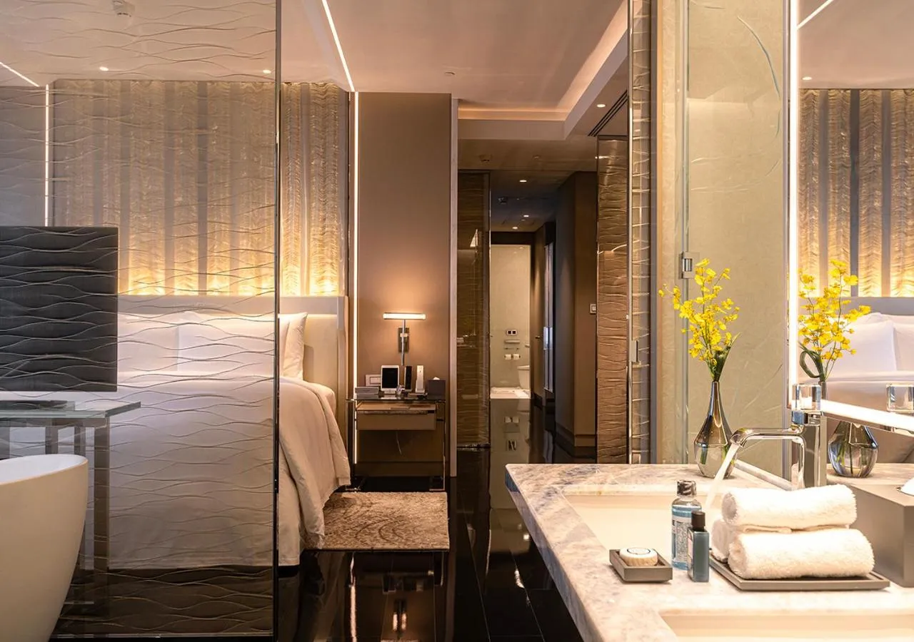 Toilet, Bed in J Hotel, Shanghai Tower - Above All Else, Overlooking the Bund