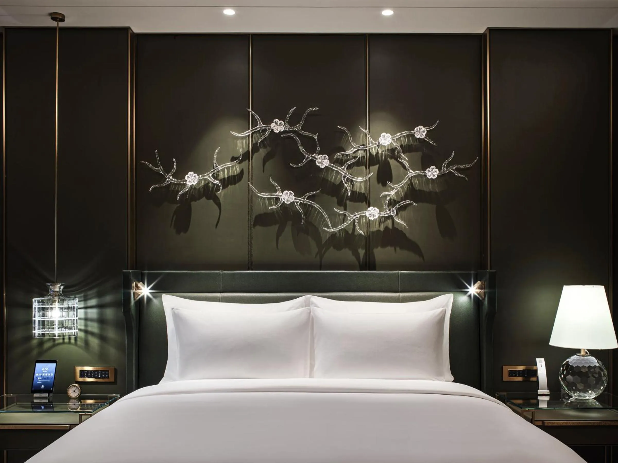 Bedroom, Bed in J Hotel, Shanghai Tower - Above All Else, Overlooking the Bund