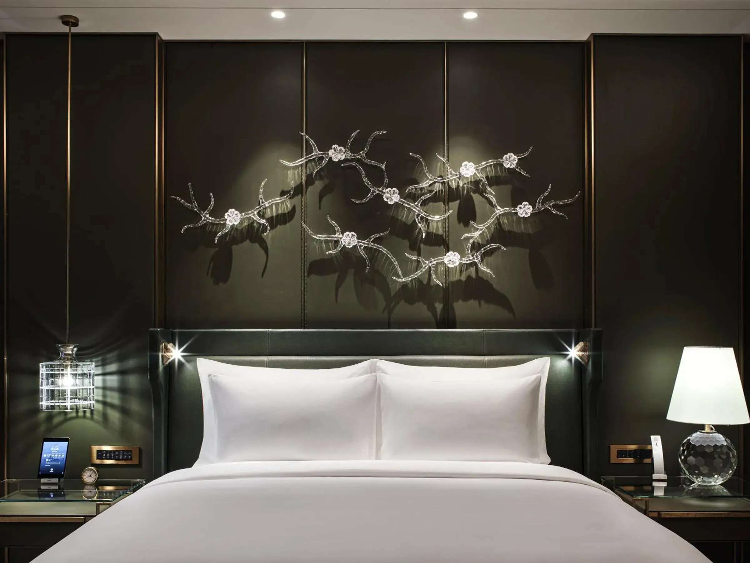 Bedroom, Bed in J Hotel, Shanghai Tower - Above All Else, Overlooking the Bund Bedroom, Bed in J Hotel, Shanghai Tower - Above All Else, Overlooking the Bund