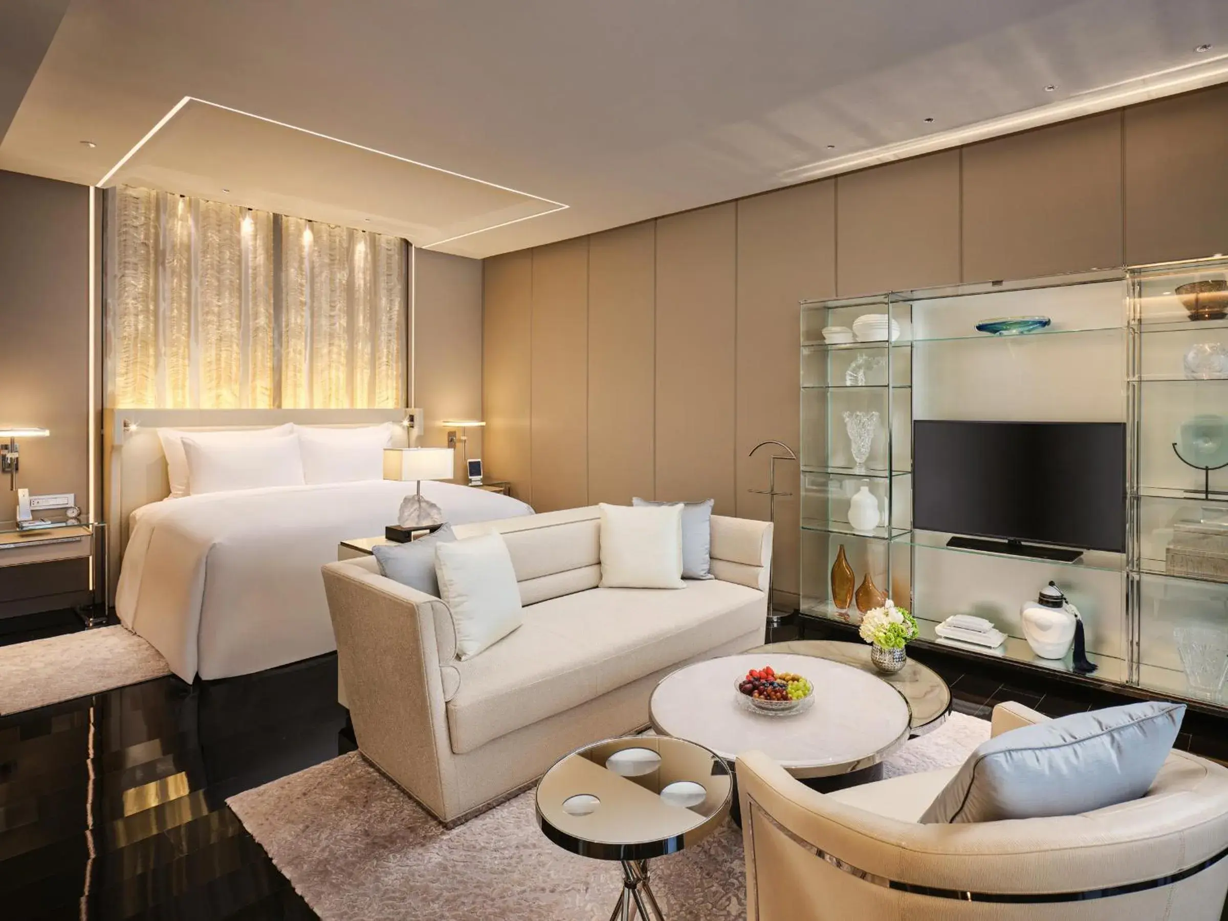 Bedroom in J Hotel, Shanghai Tower - Above All Else, Overlooking the Bund Bedroom in J Hotel, Shanghai Tower - Above All Else, Overlooking the Bund