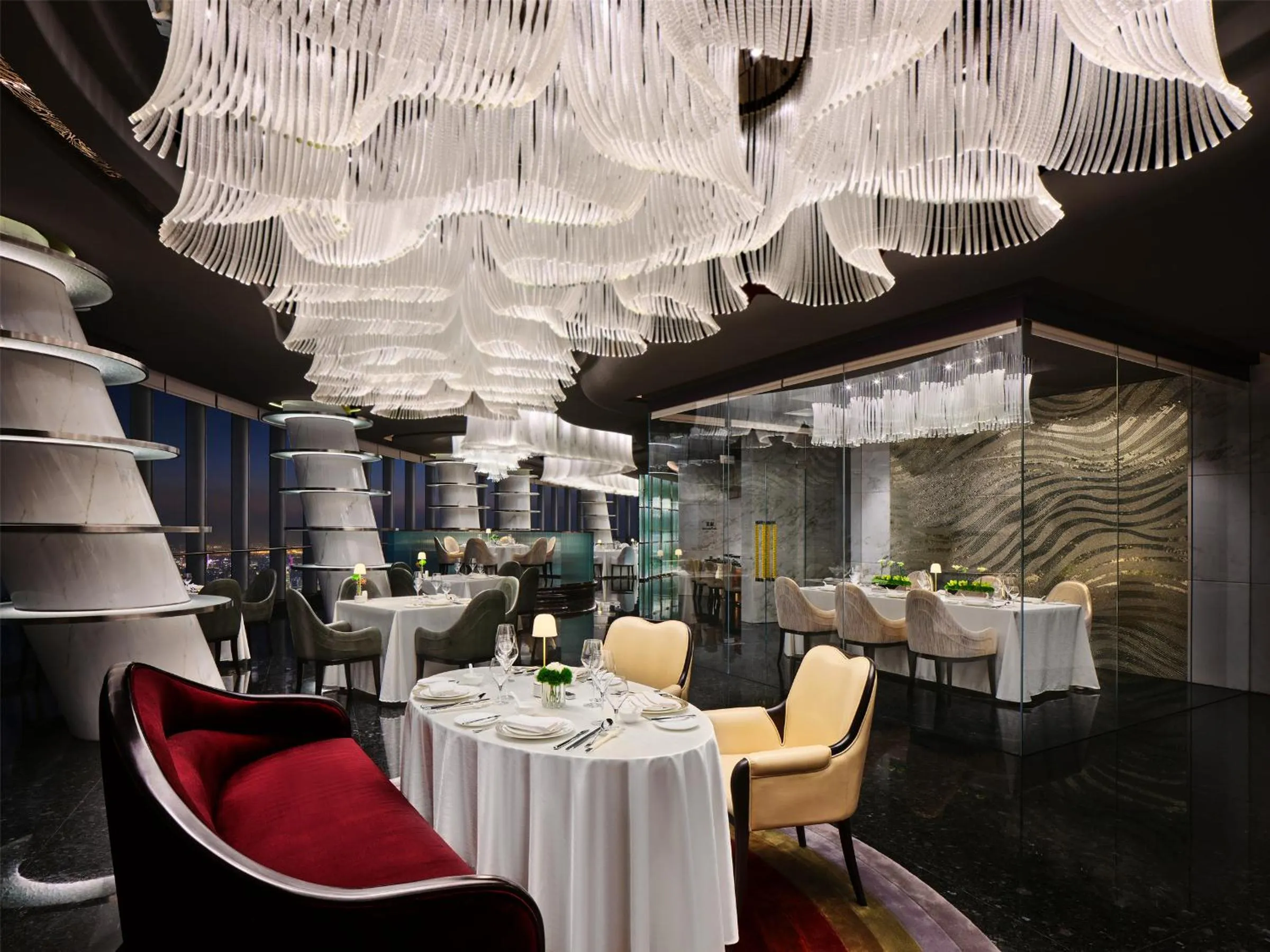 Restaurant/places to eat in J Hotel, Shanghai Tower - Above All Else, Overlooking the Bund