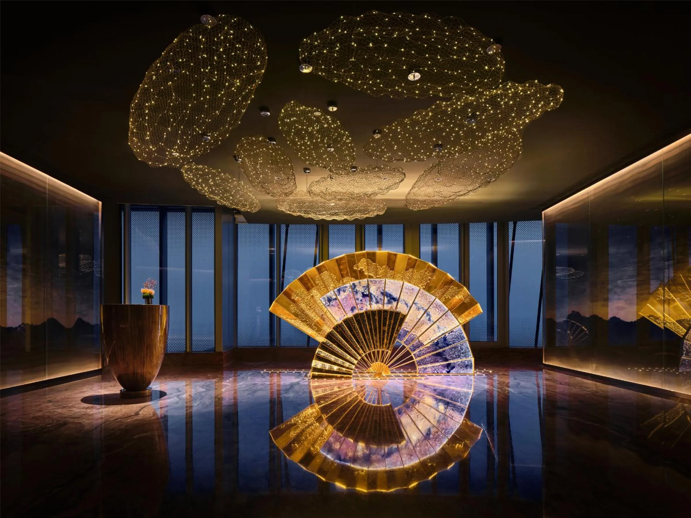 Restaurant/places to eat in J Hotel, Shanghai Tower - Above All Else, Overlooking the Bund