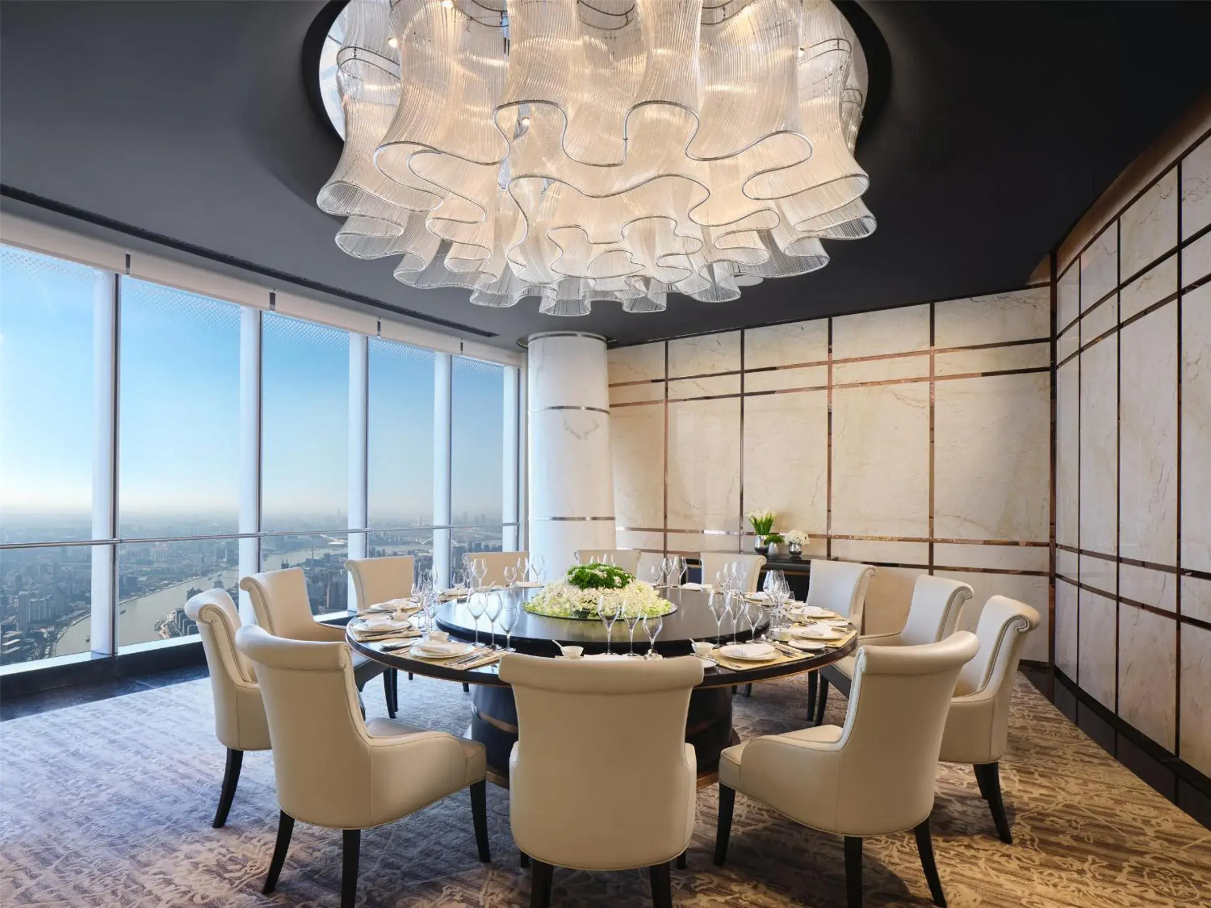 Restaurant/places to eat in J Hotel, Shanghai Tower - Above All Else, Overlooking the Bund Restaurant/places to eat in J Hotel, Shanghai Tower - Above All Else, Overlooking the Bund