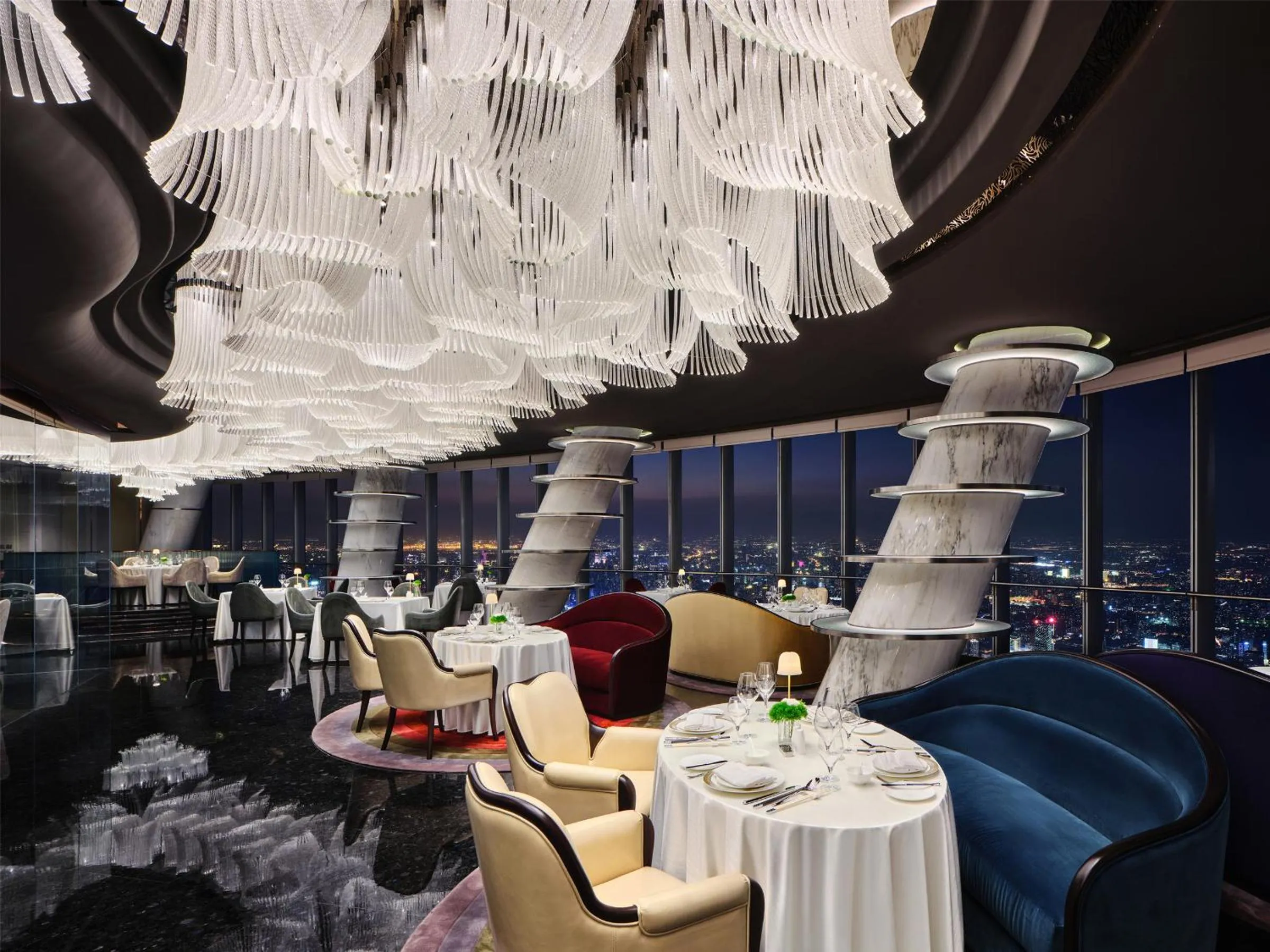 Restaurant/places to eat in J Hotel, Shanghai Tower - Above All Else, Overlooking the Bund