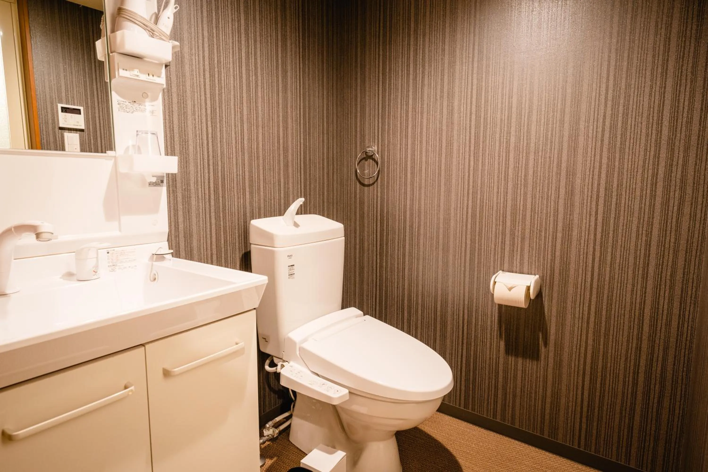 Toilet in HOTEL THE POINT Kiyomizu Gojo