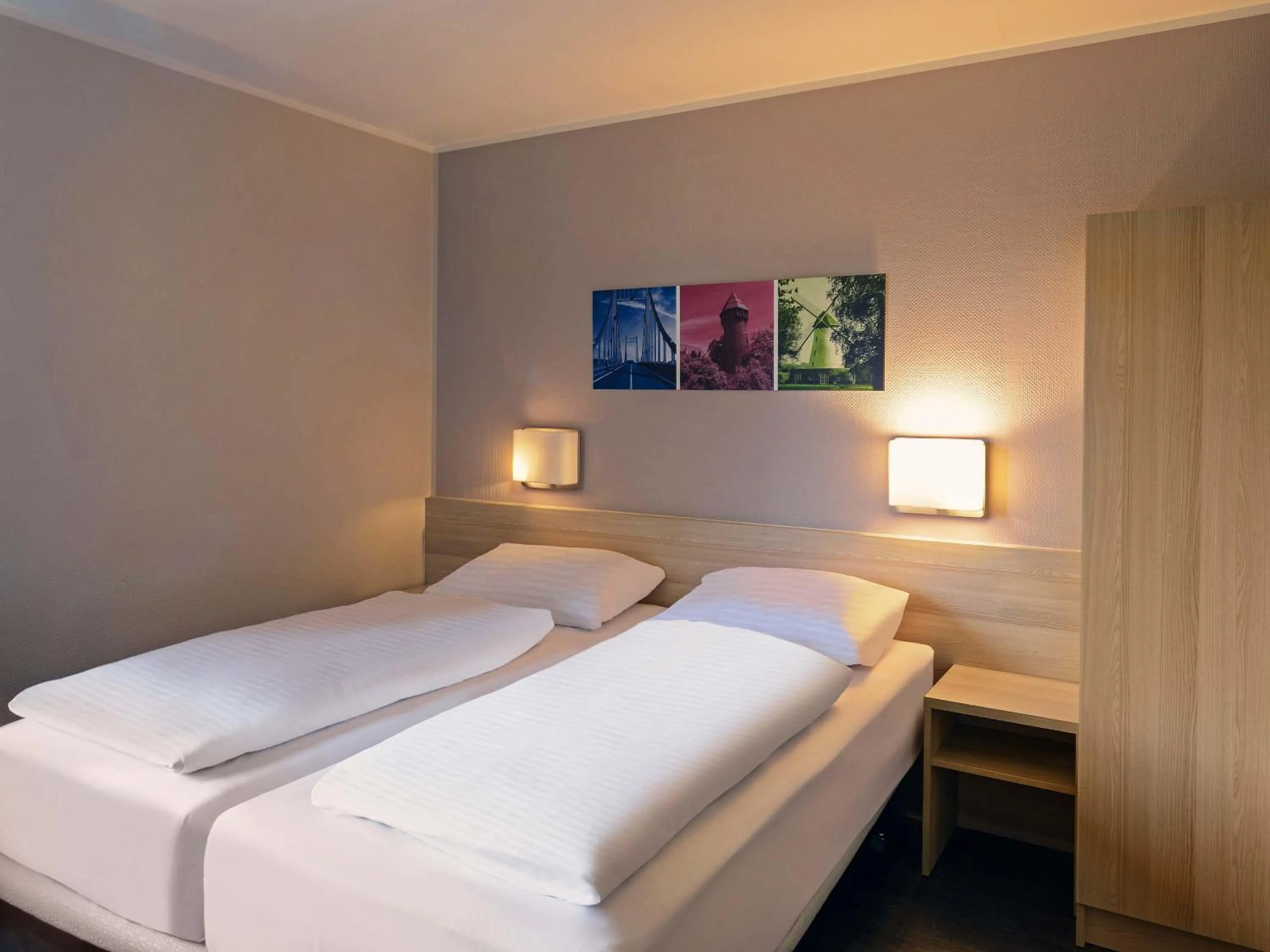 Photo of the whole room, Bed in B&B HOTEL Krefeld-Süd