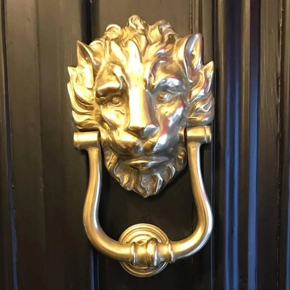 Facade/entrance in The Strathmore