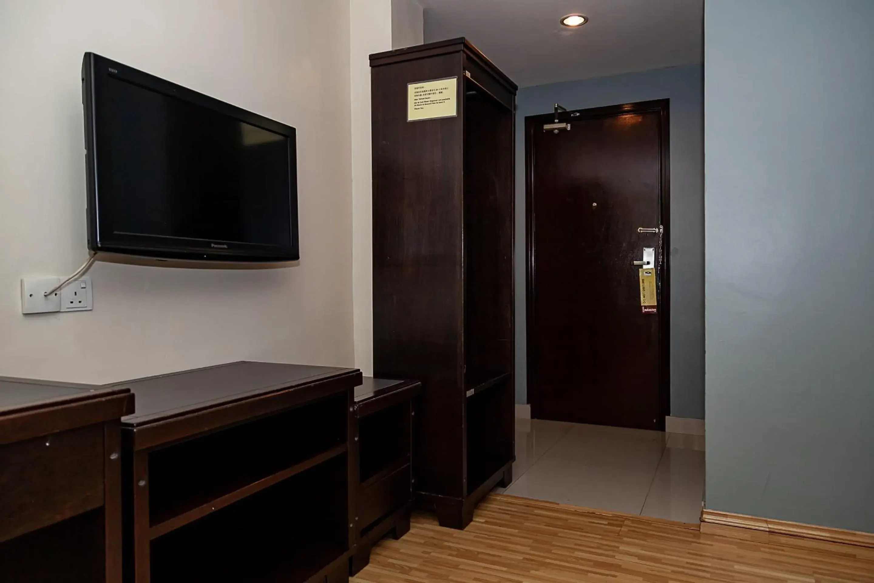 Bedroom, TV/Entertainment Center in Super OYO 90055 Mansion Inn