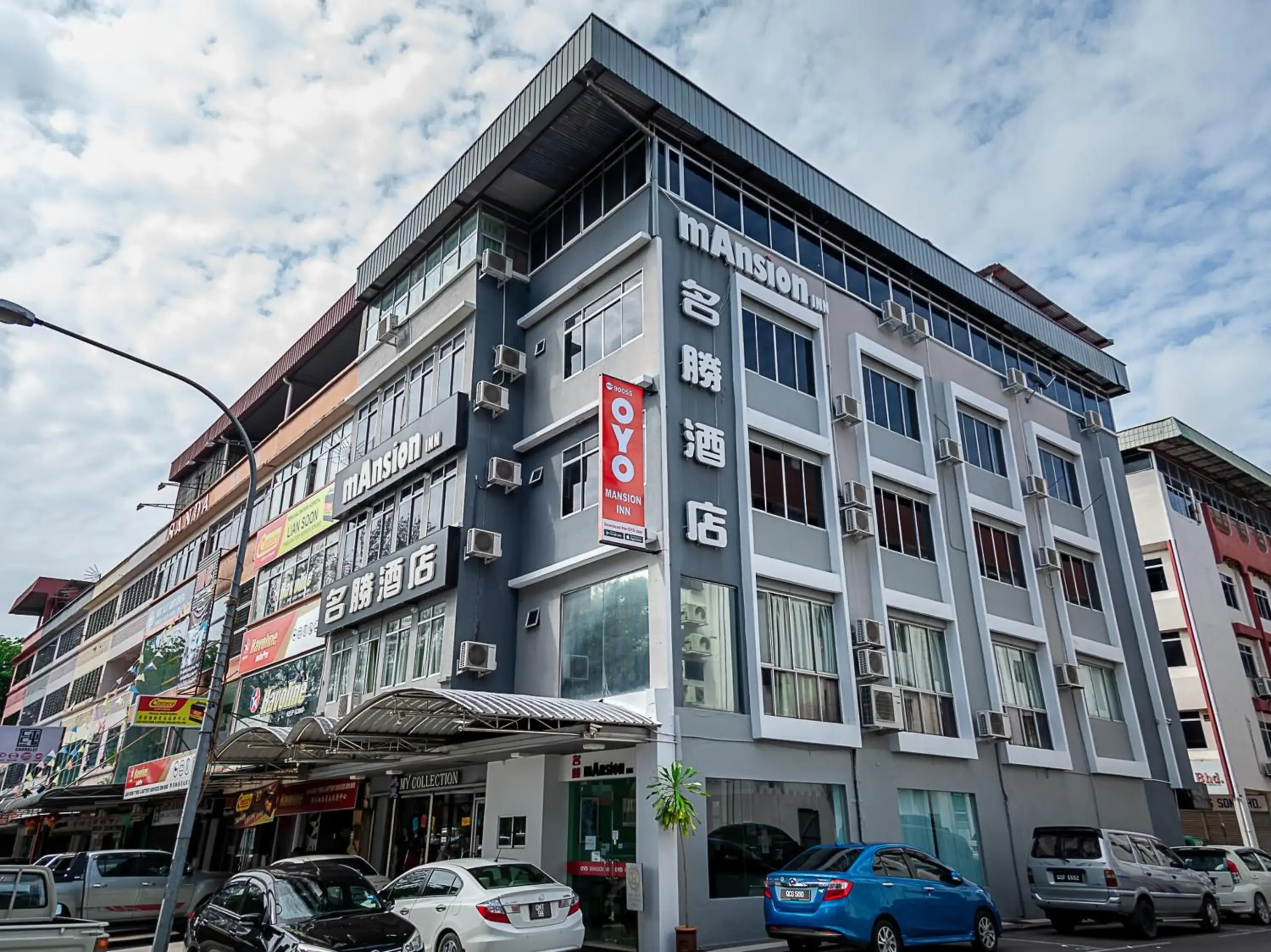 Facade/entrance, Property Building in Super OYO 90055 Mansion Inn