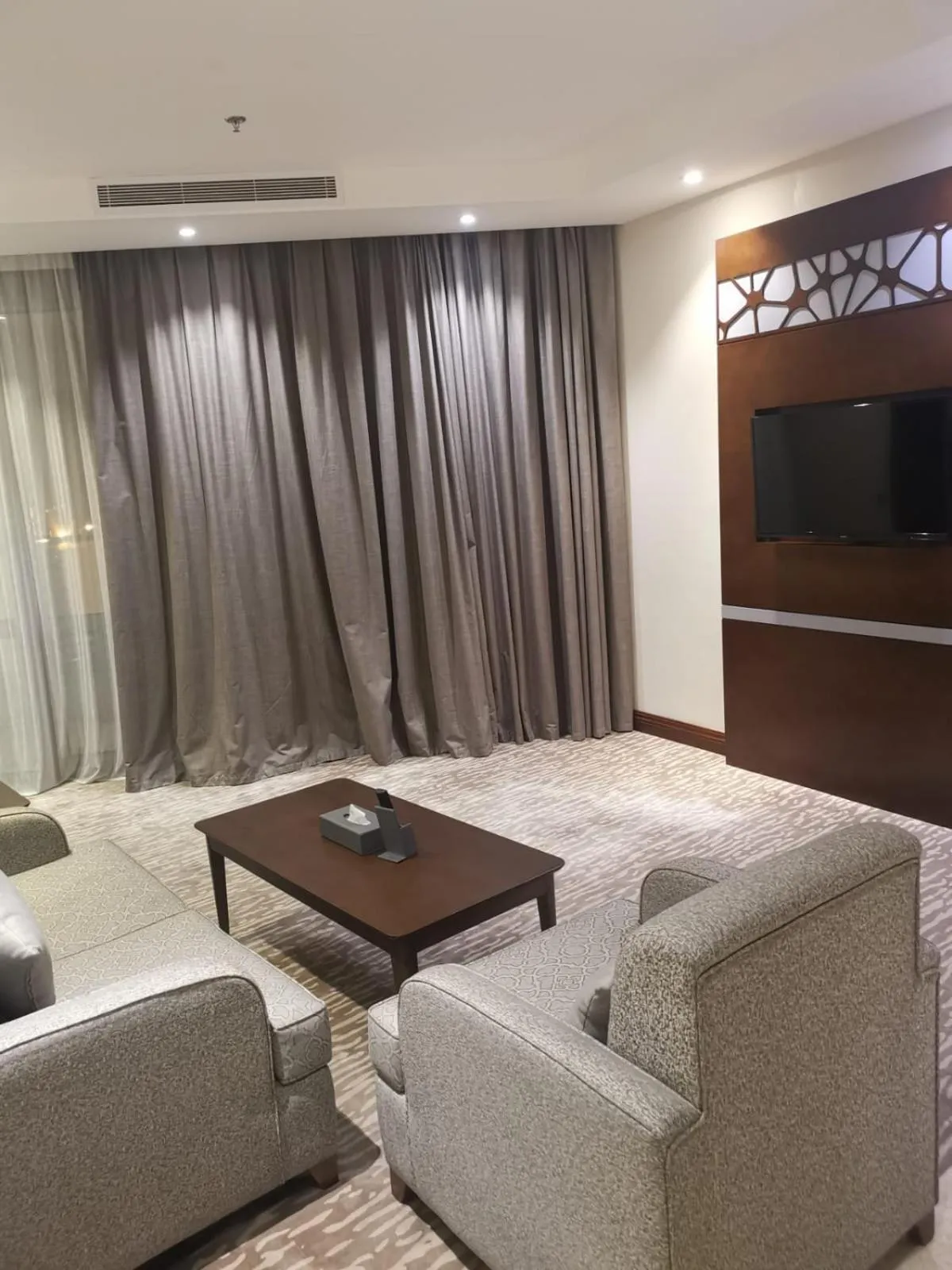 TV and multimedia in Sarwat Park Hotel