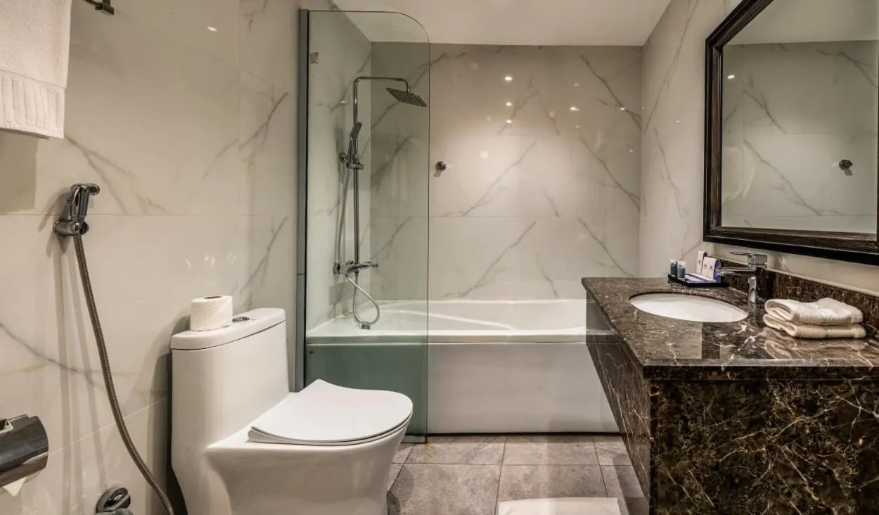 Shower in Sarwat Park Hotel