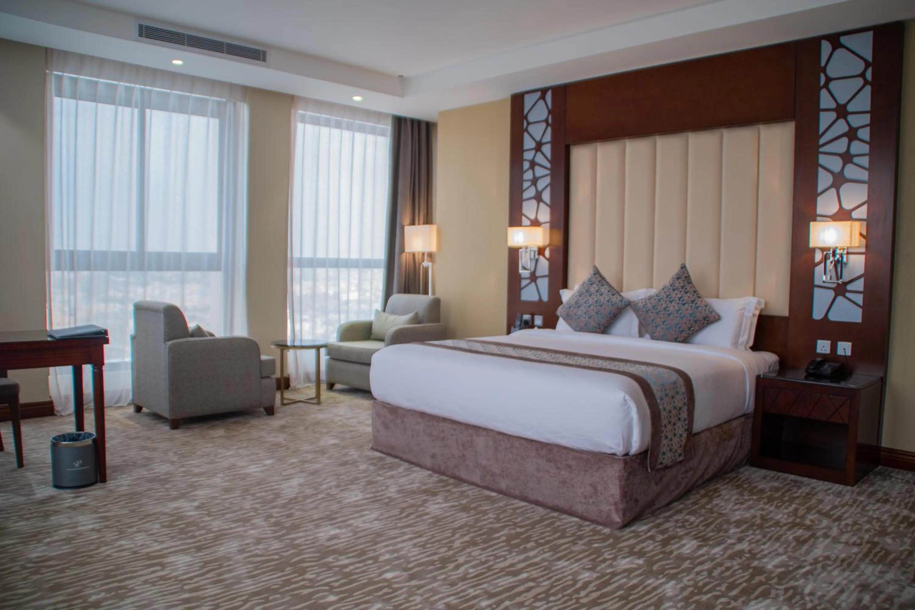 Bed in Sarwat Park Hotel