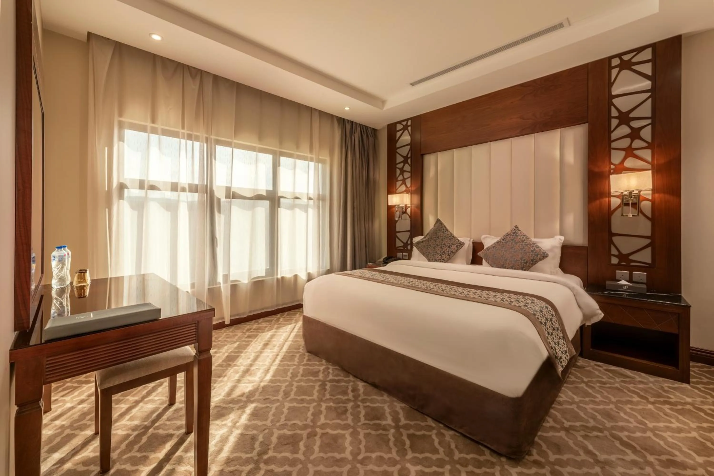 Bed in Sarwat Park Hotel