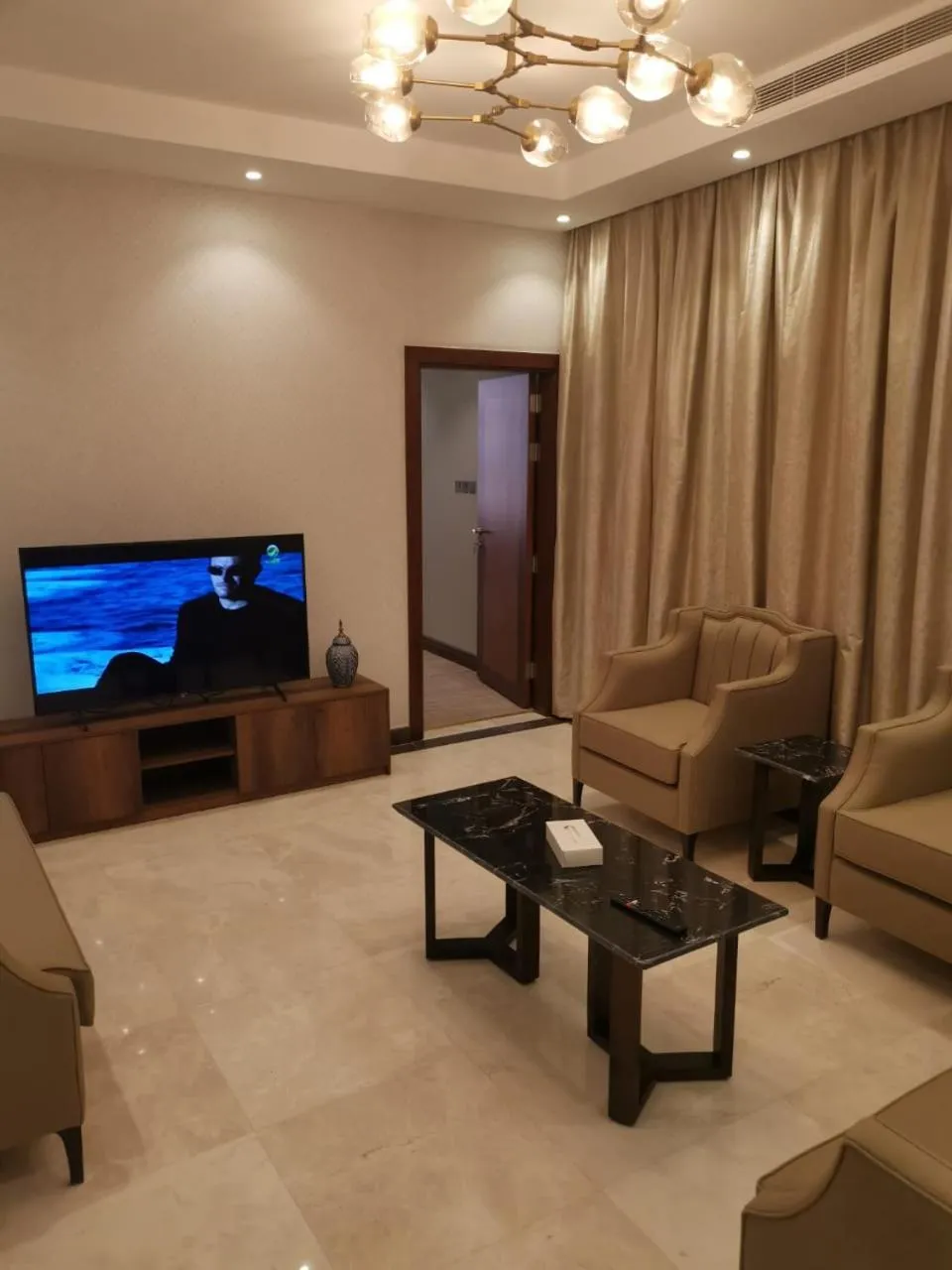 TV and multimedia in Sarwat Park Hotel